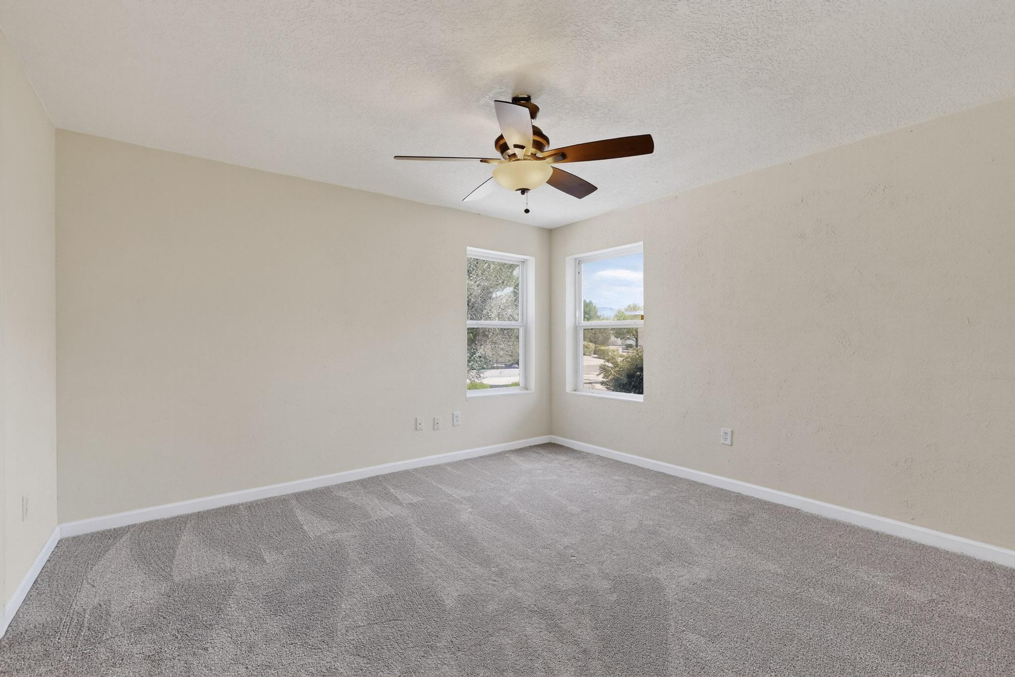 323 Escena Place SE