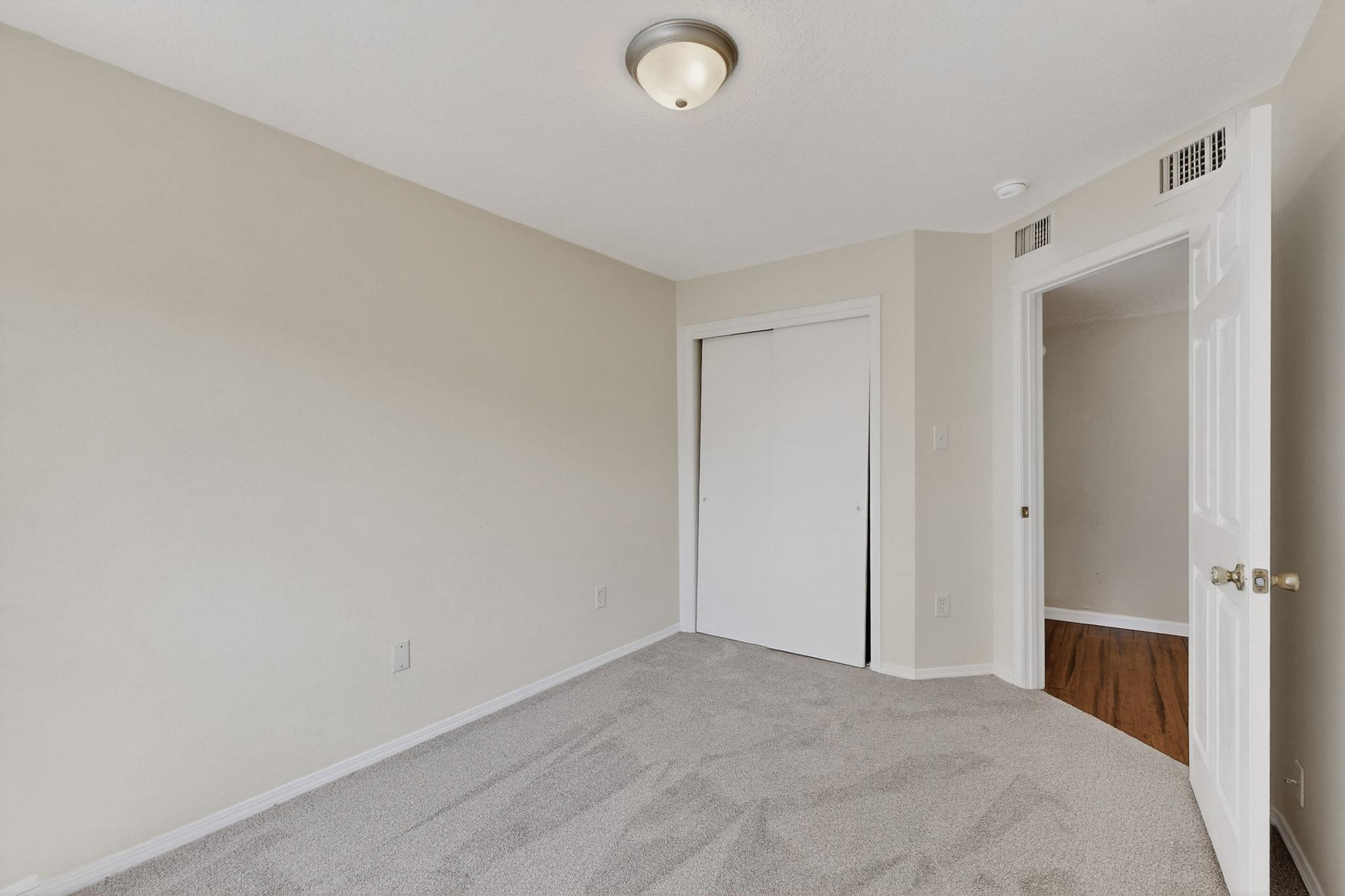 323 Escena Place SE