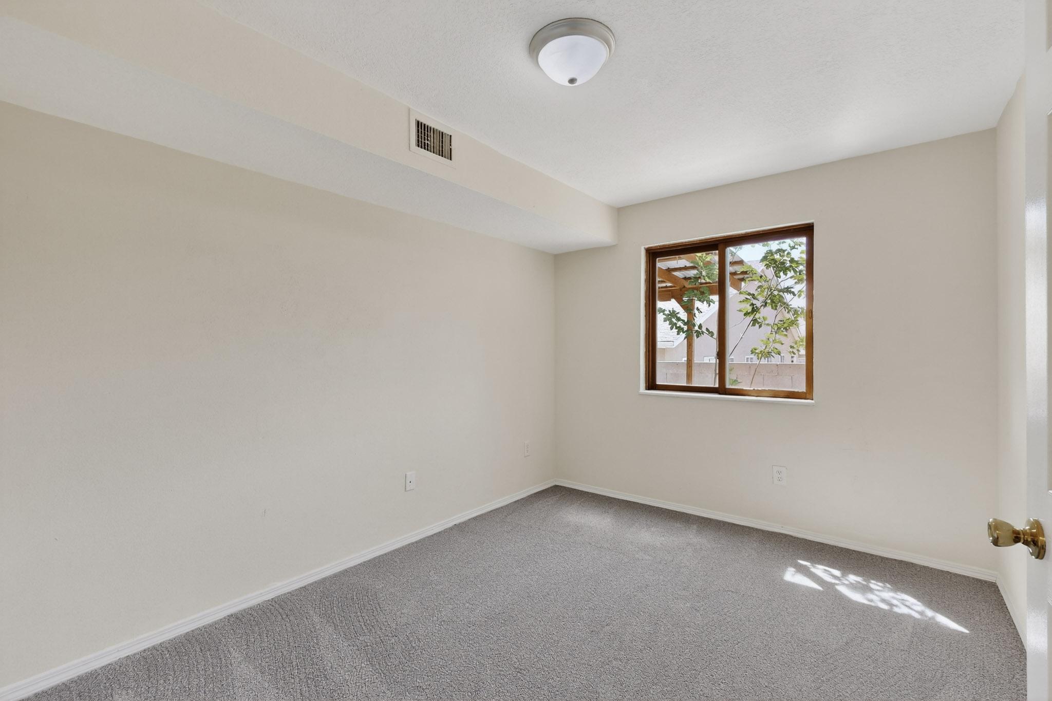 323 Escena Place SE