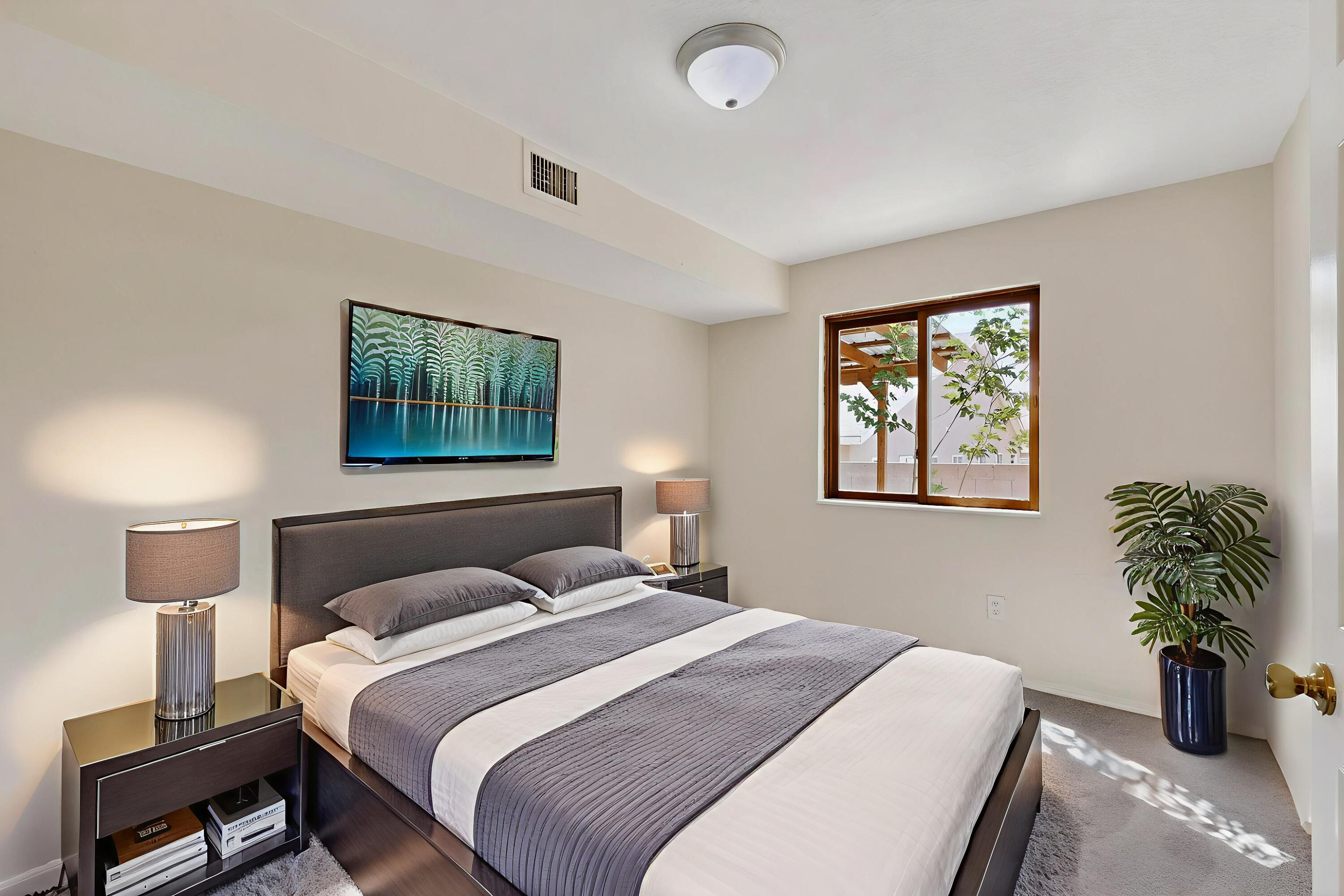 323 Escena Place SE