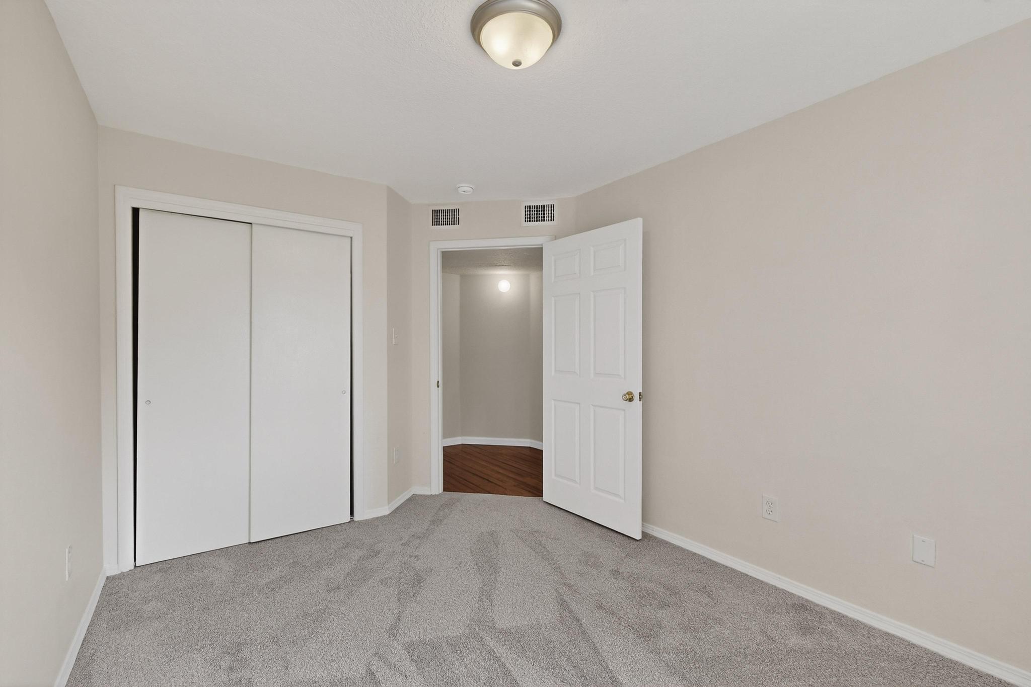 323 Escena Place SE