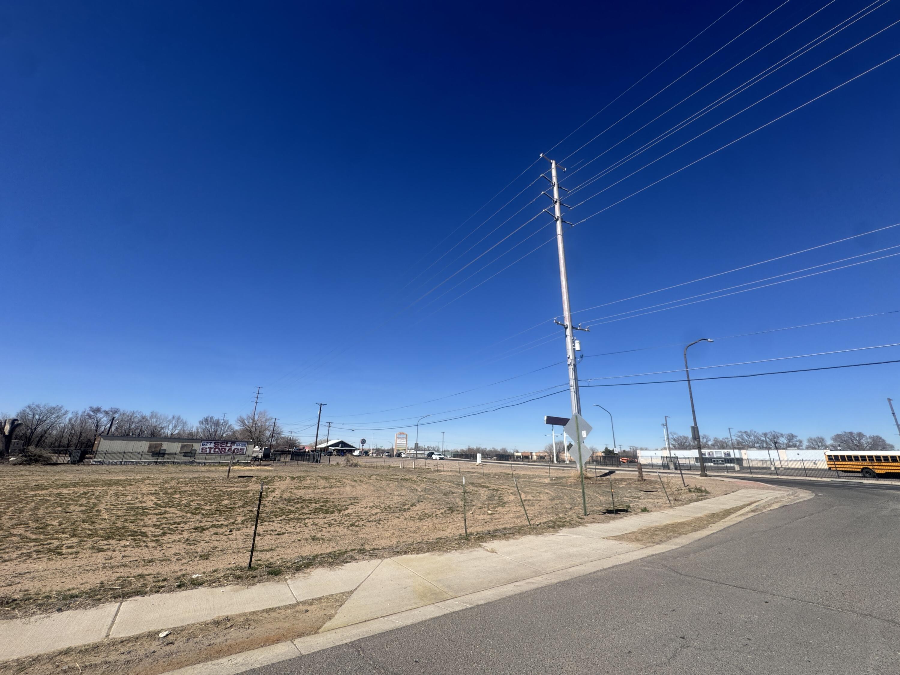 00 E River Road