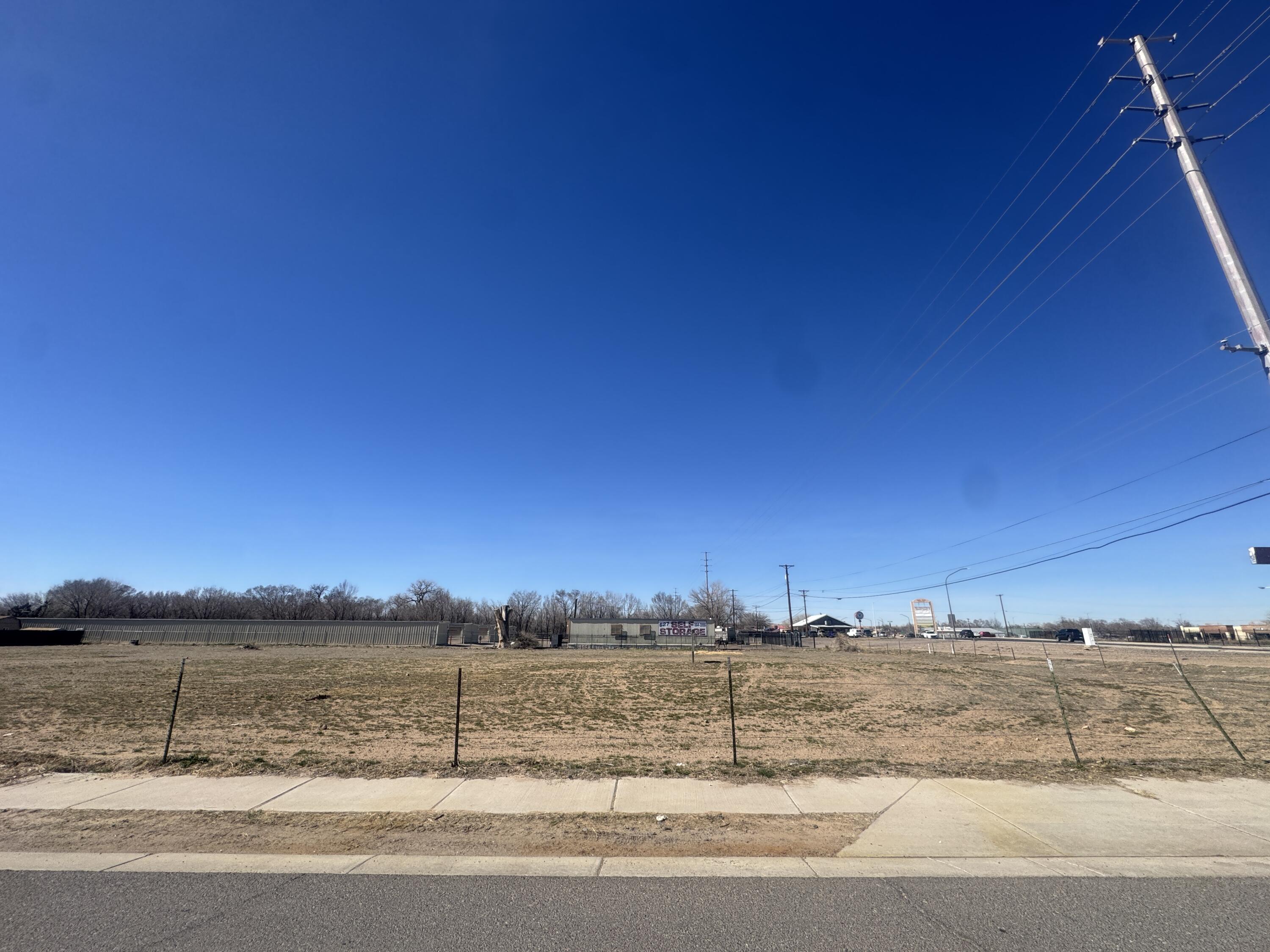 00 E River Road