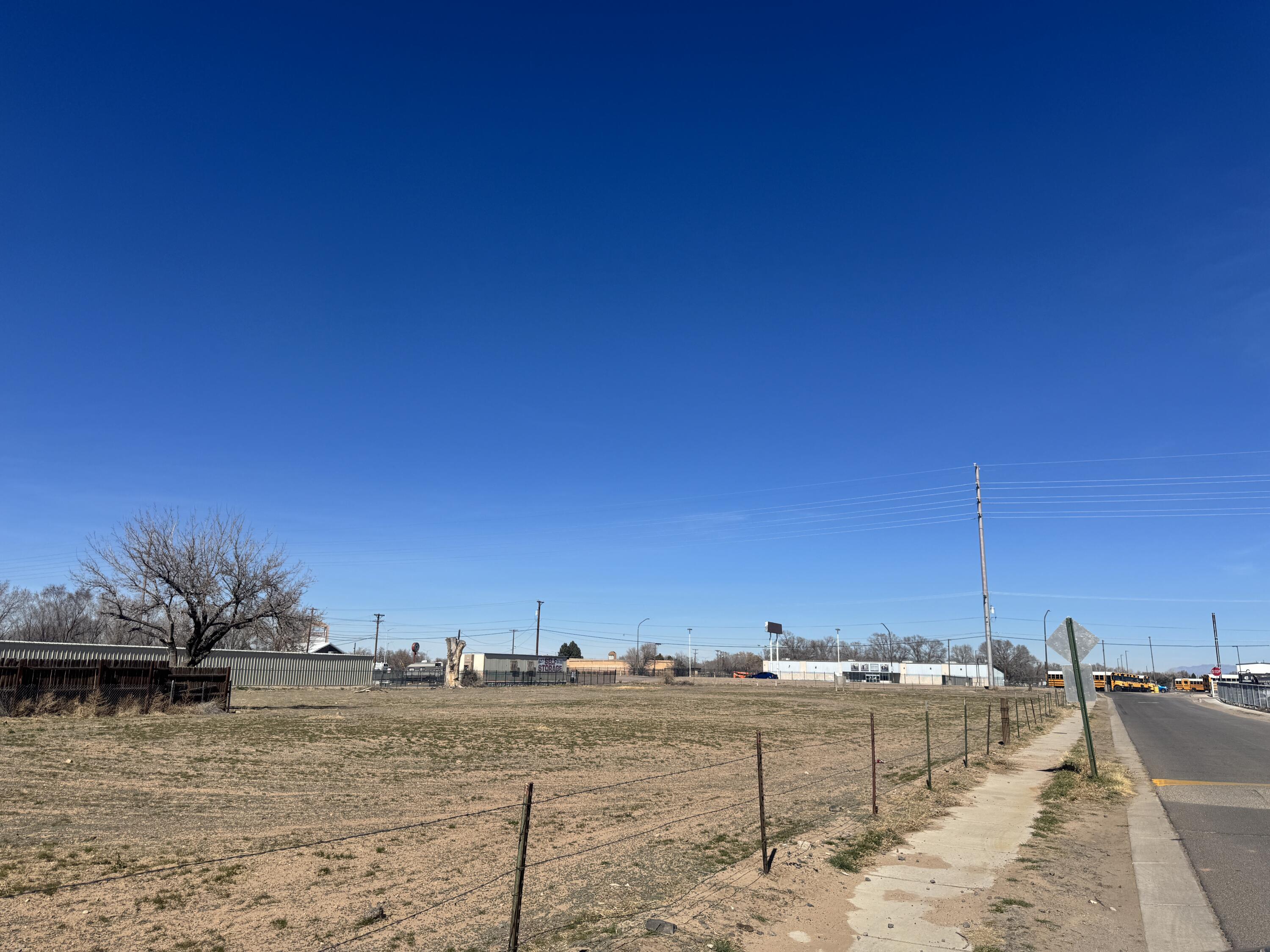 00 E River Road