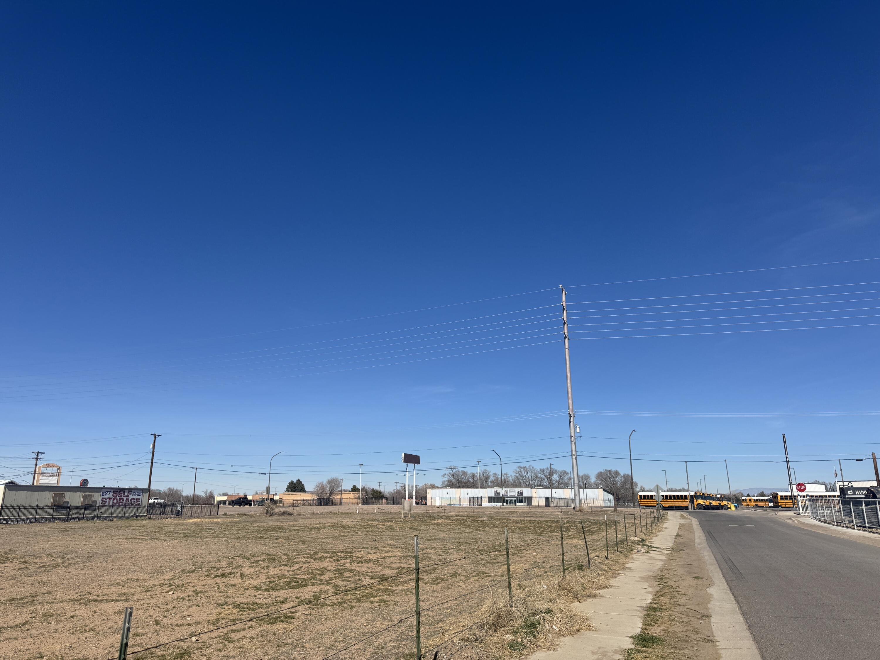 00 E River Road