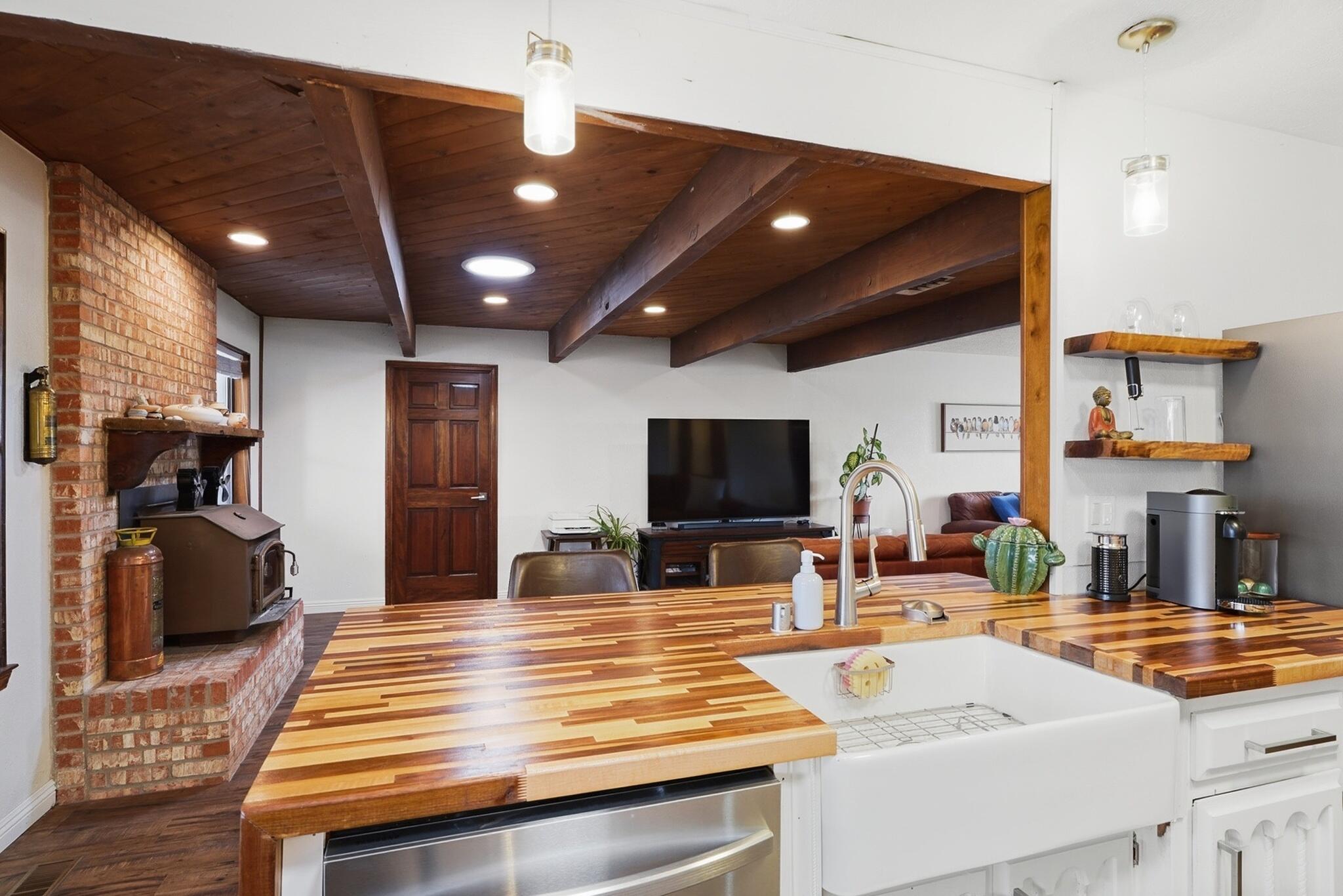 14205 Marquette Drive NE