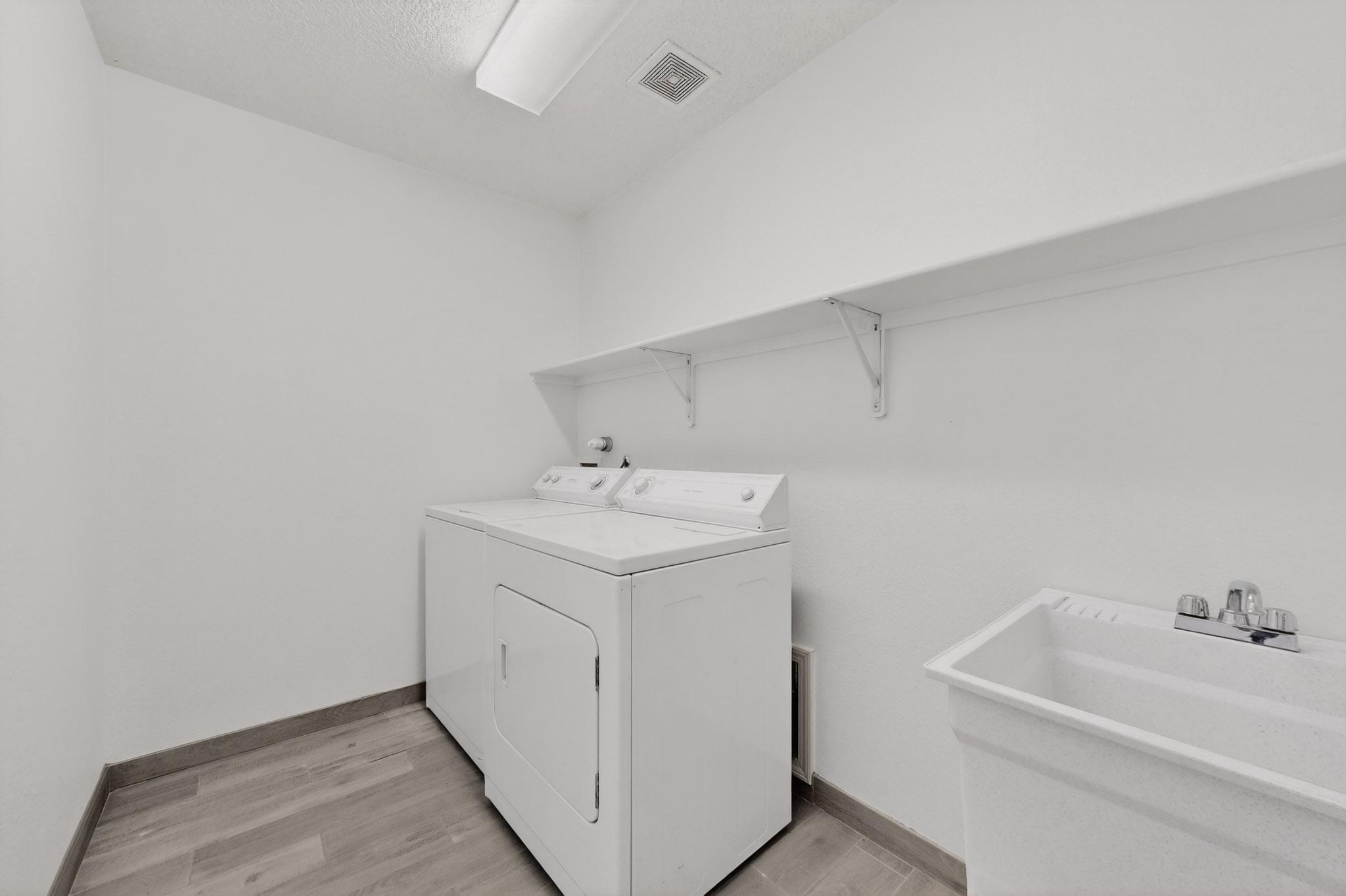 2558 Cerro Parrido Road SE