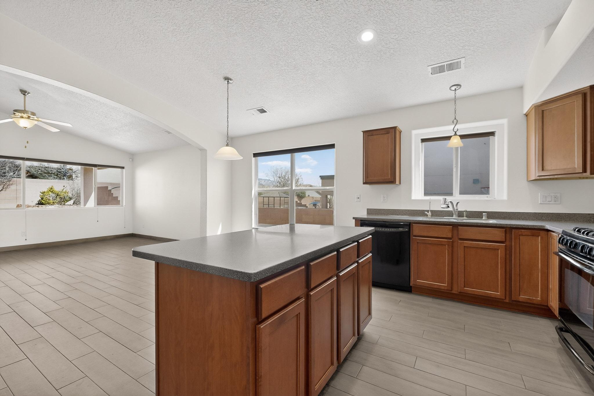 2558 Cerro Parrido Road SE
