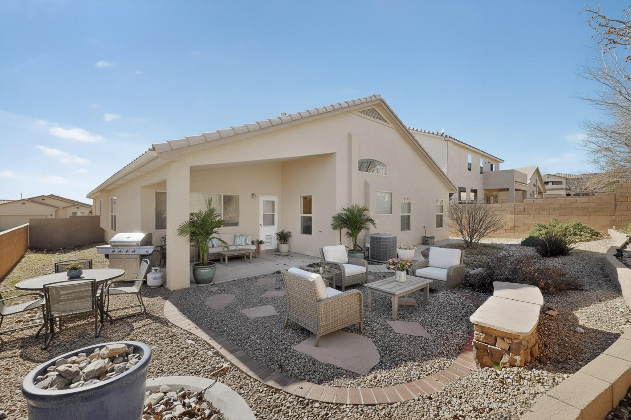 2558 Cerro Parrido Road SE