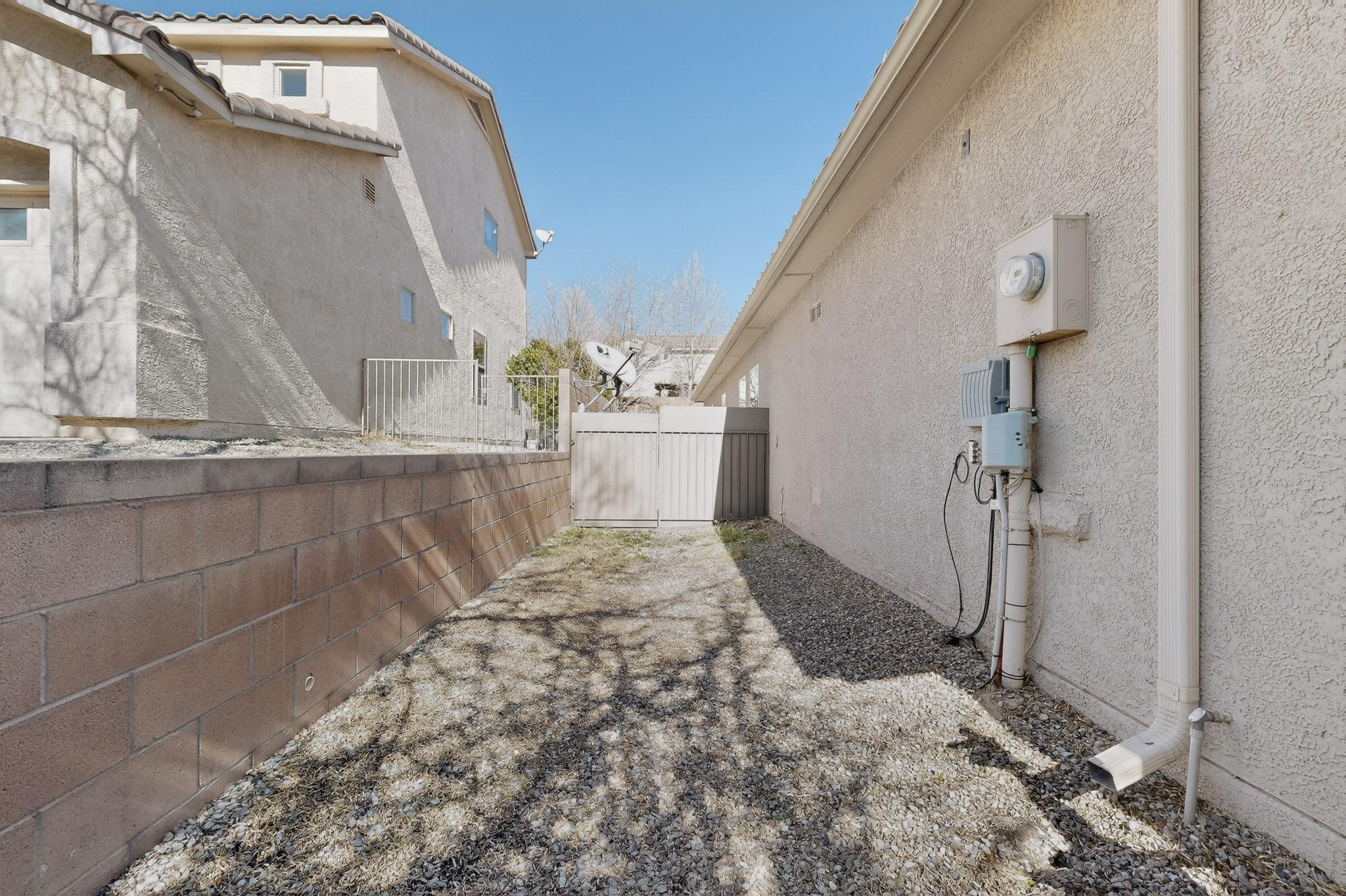 2558 Cerro Parrido Road SE