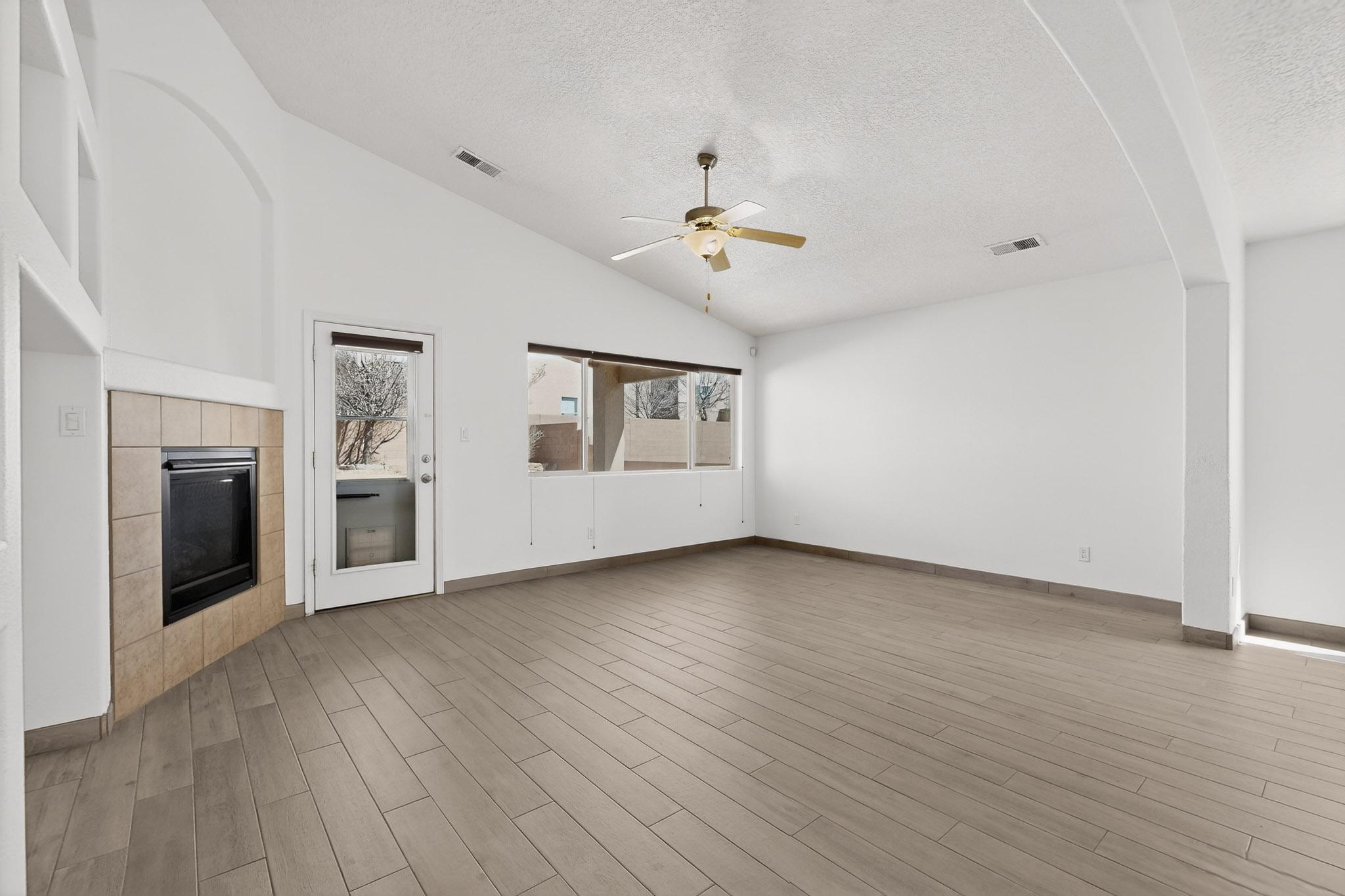 2558 Cerro Parrido Road SE