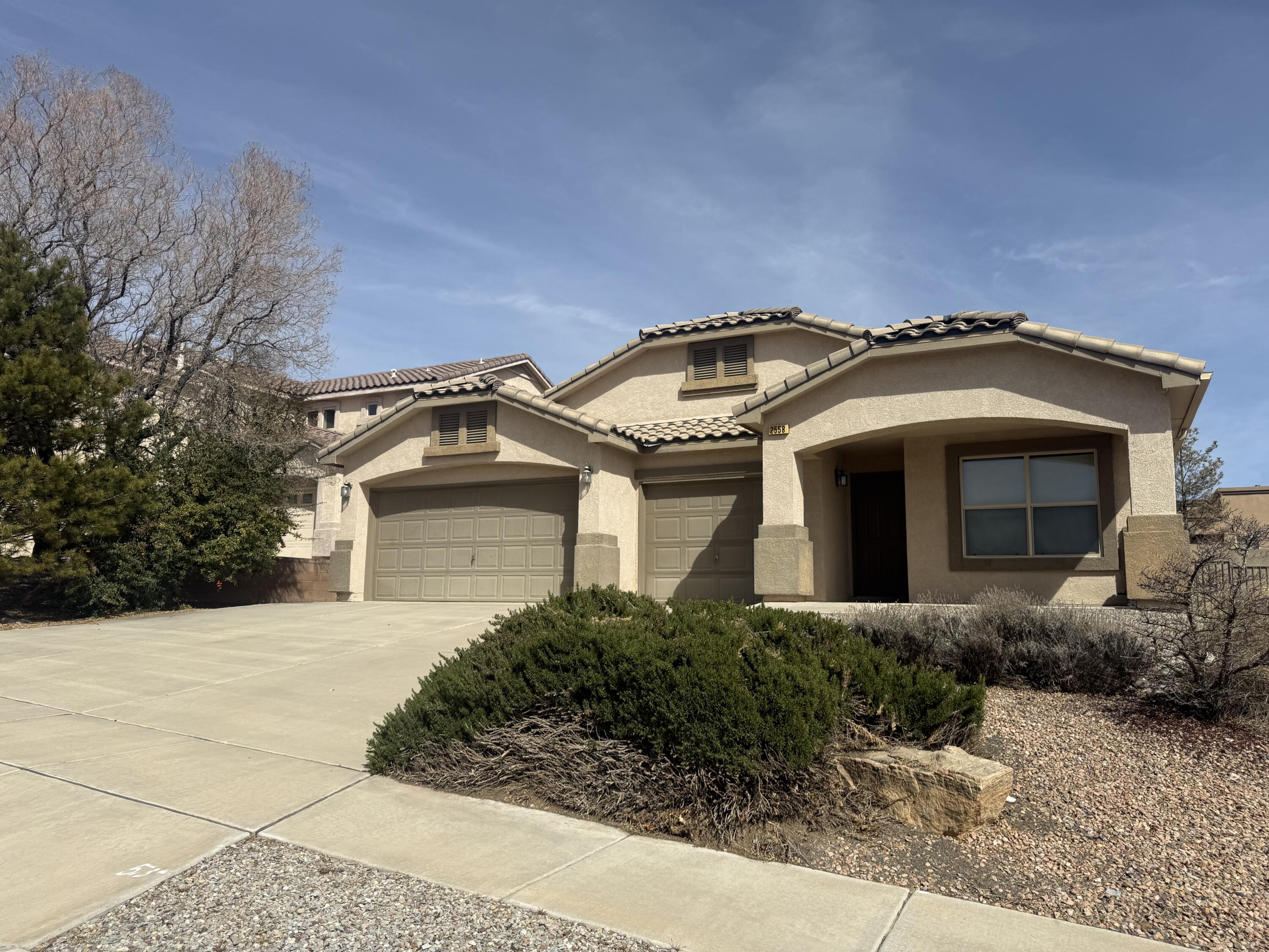 2558 Cerro Parrido Road SE