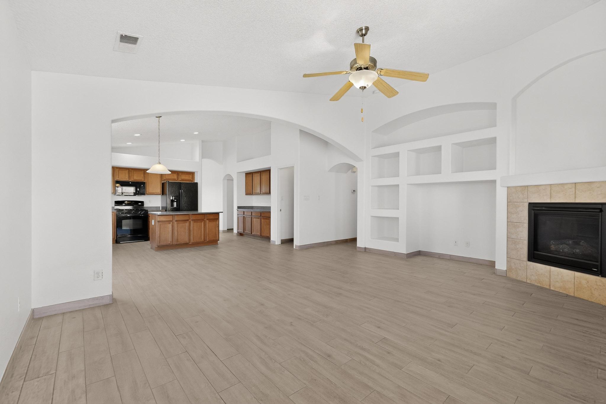 2558 Cerro Parrido Road SE