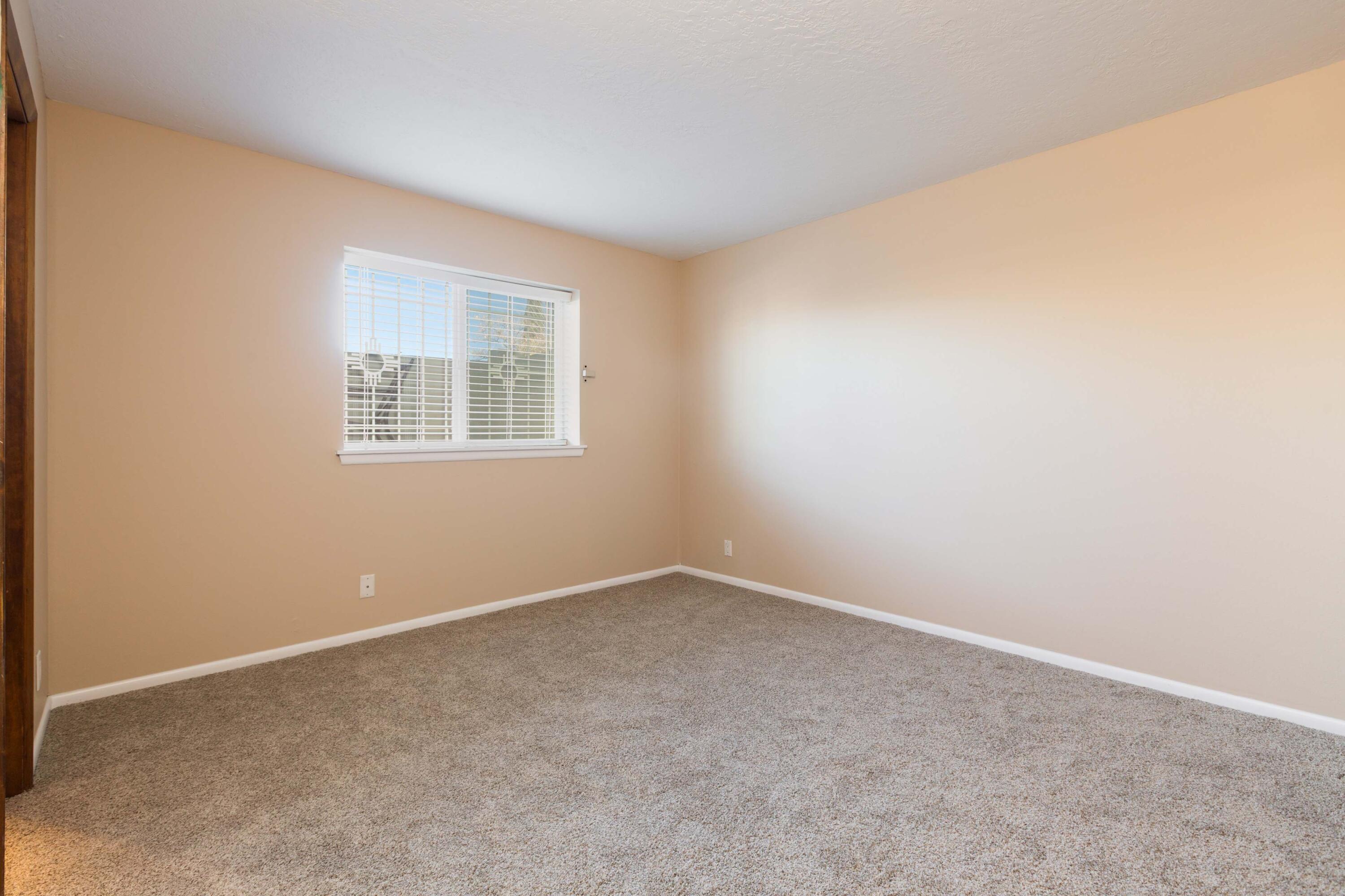 10816 Lowe Street NE