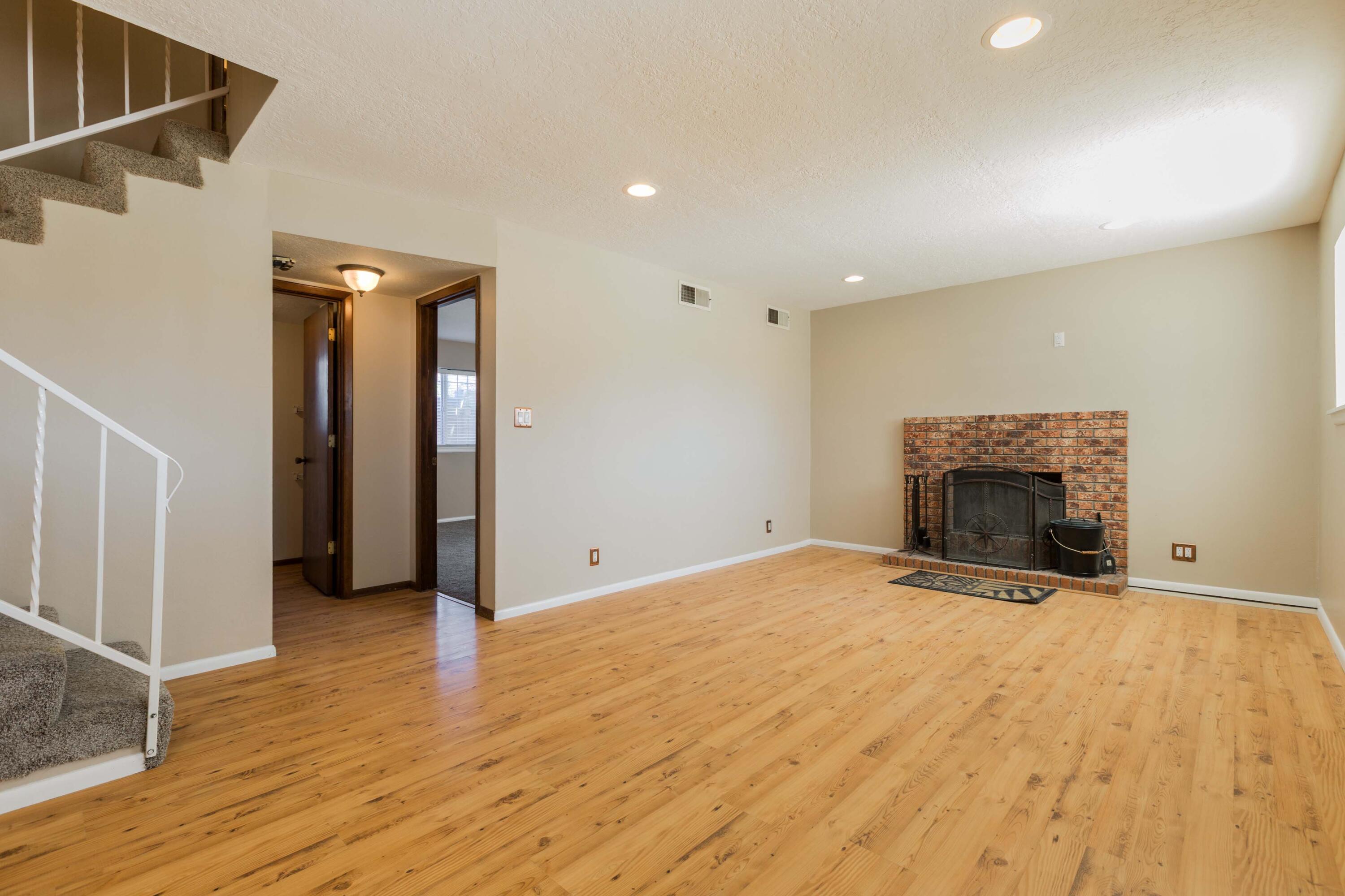 10816 Lowe Street NE