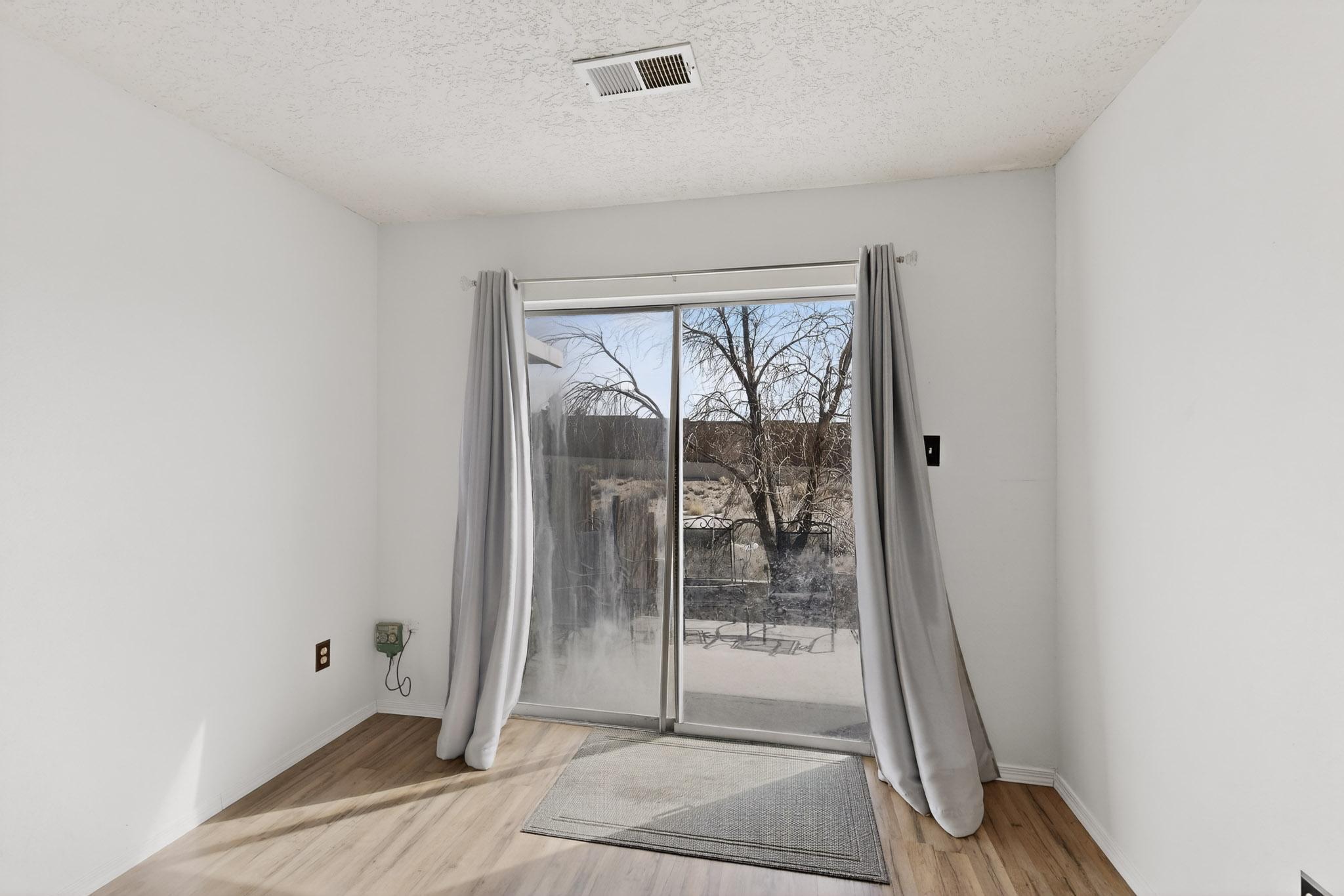 5900 Camino De La Luna NW
