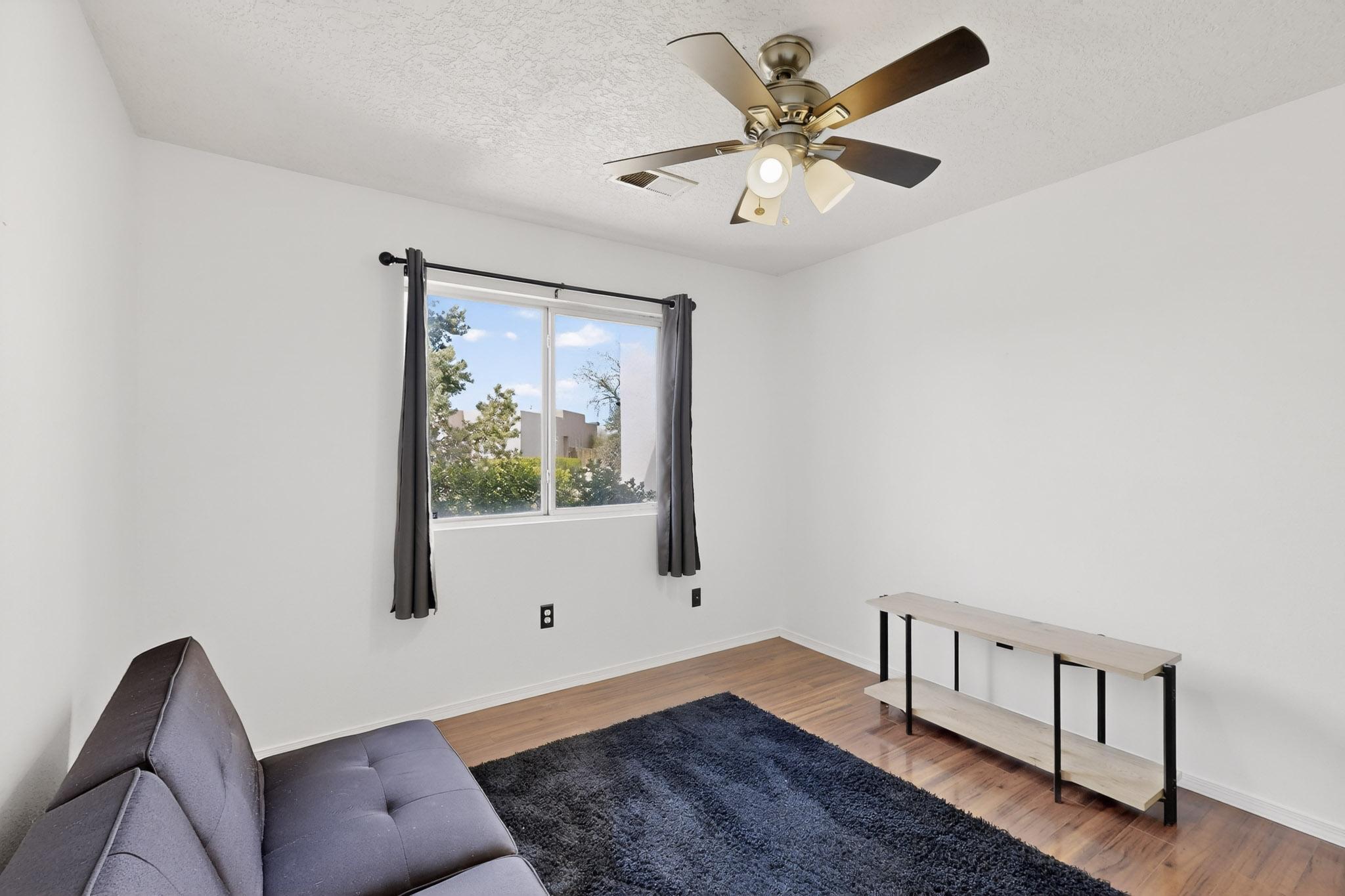 5900 Camino De La Luna NW