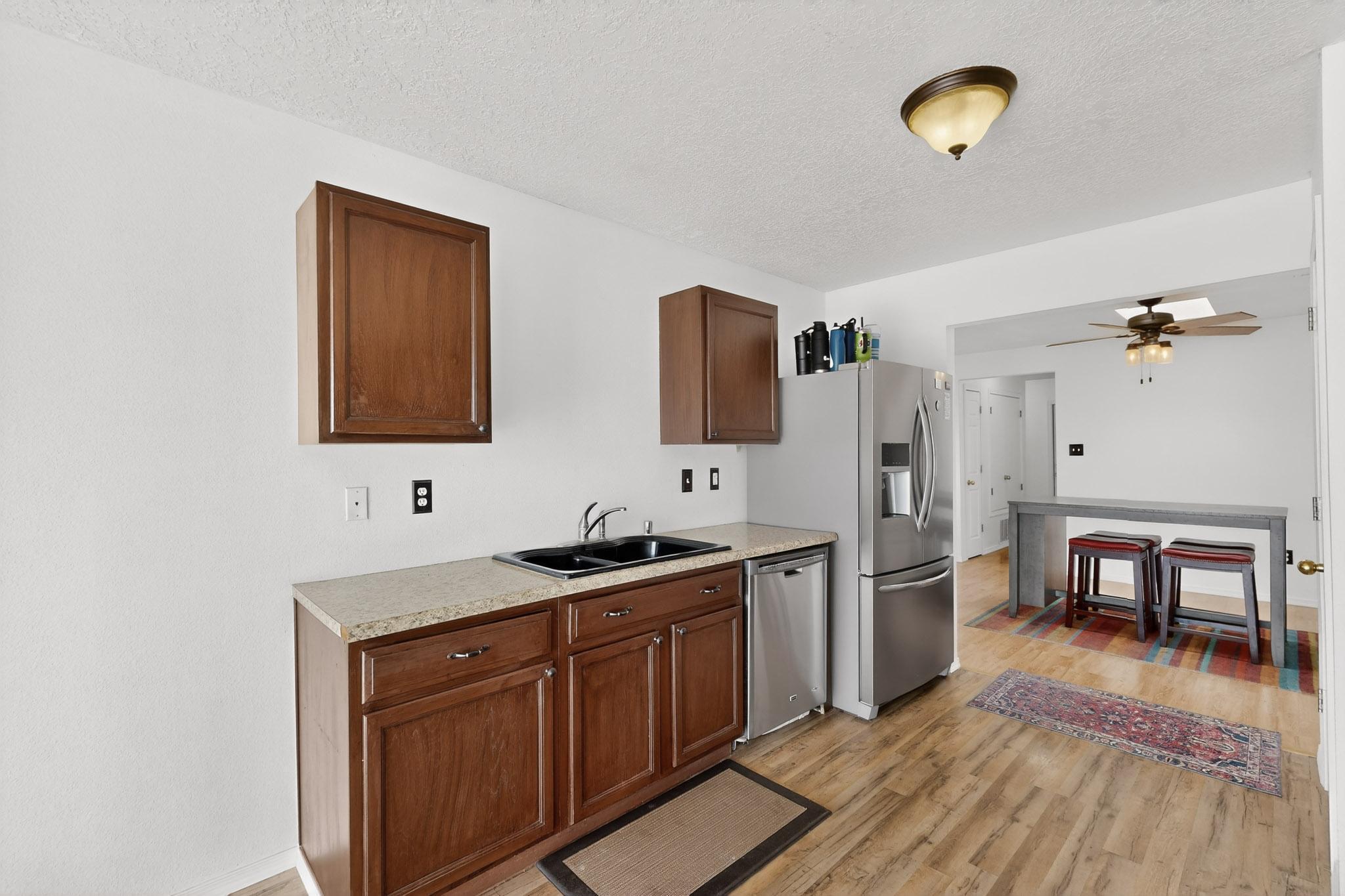 5900 Camino De La Luna NW