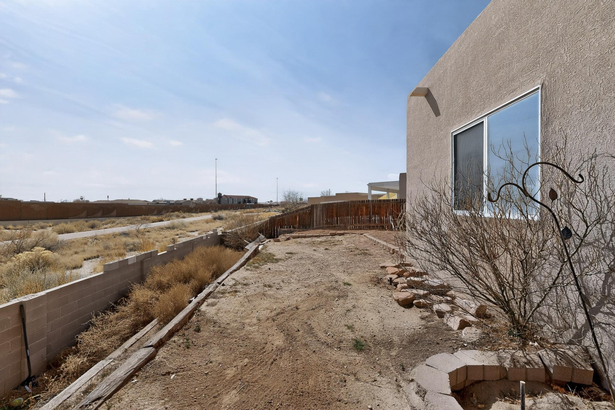 5900 Camino De La Luna NW