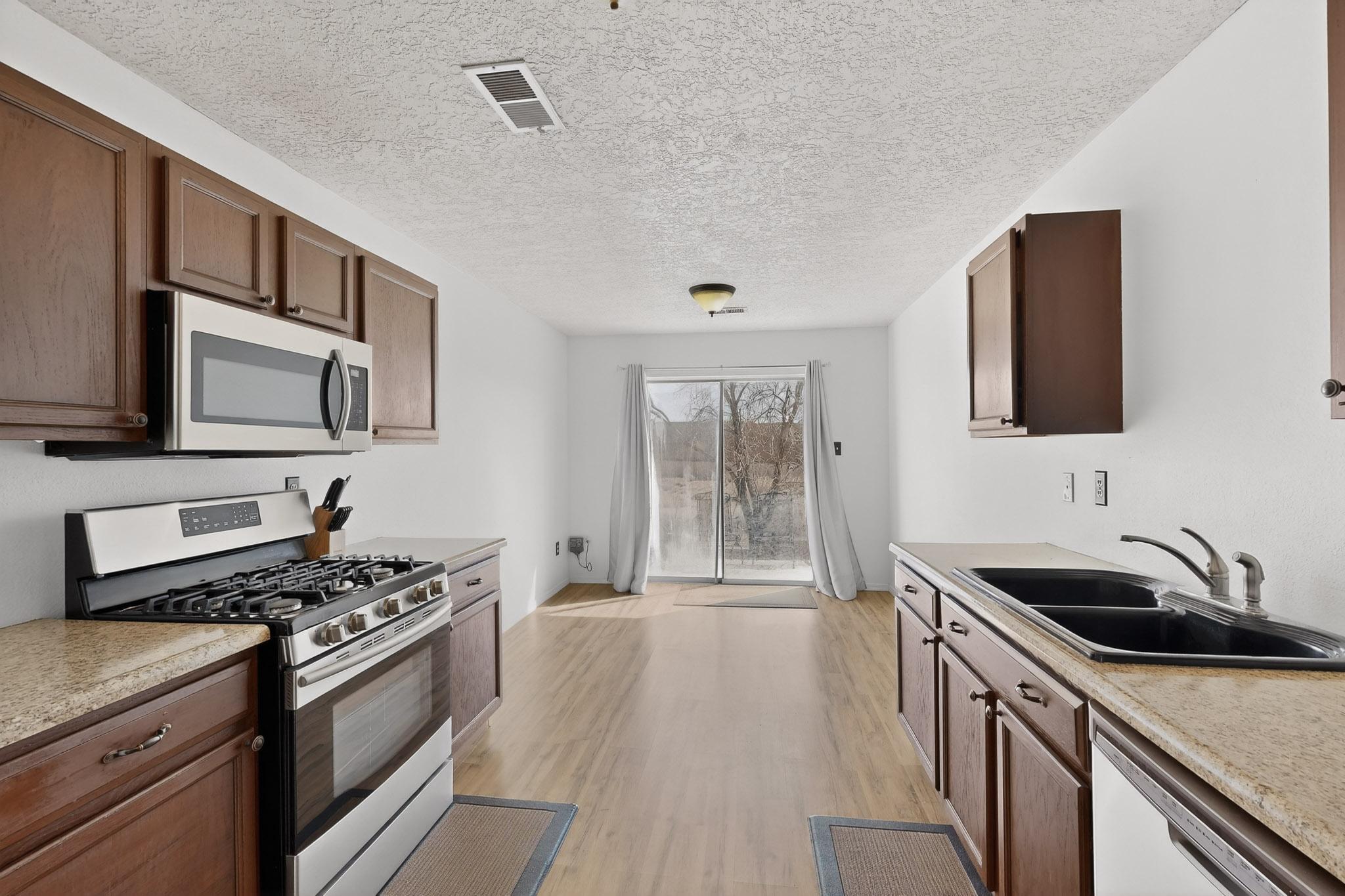 5900 Camino De La Luna NW