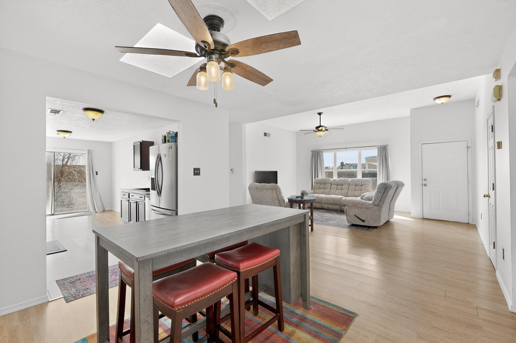 5900 Camino De La Luna NW