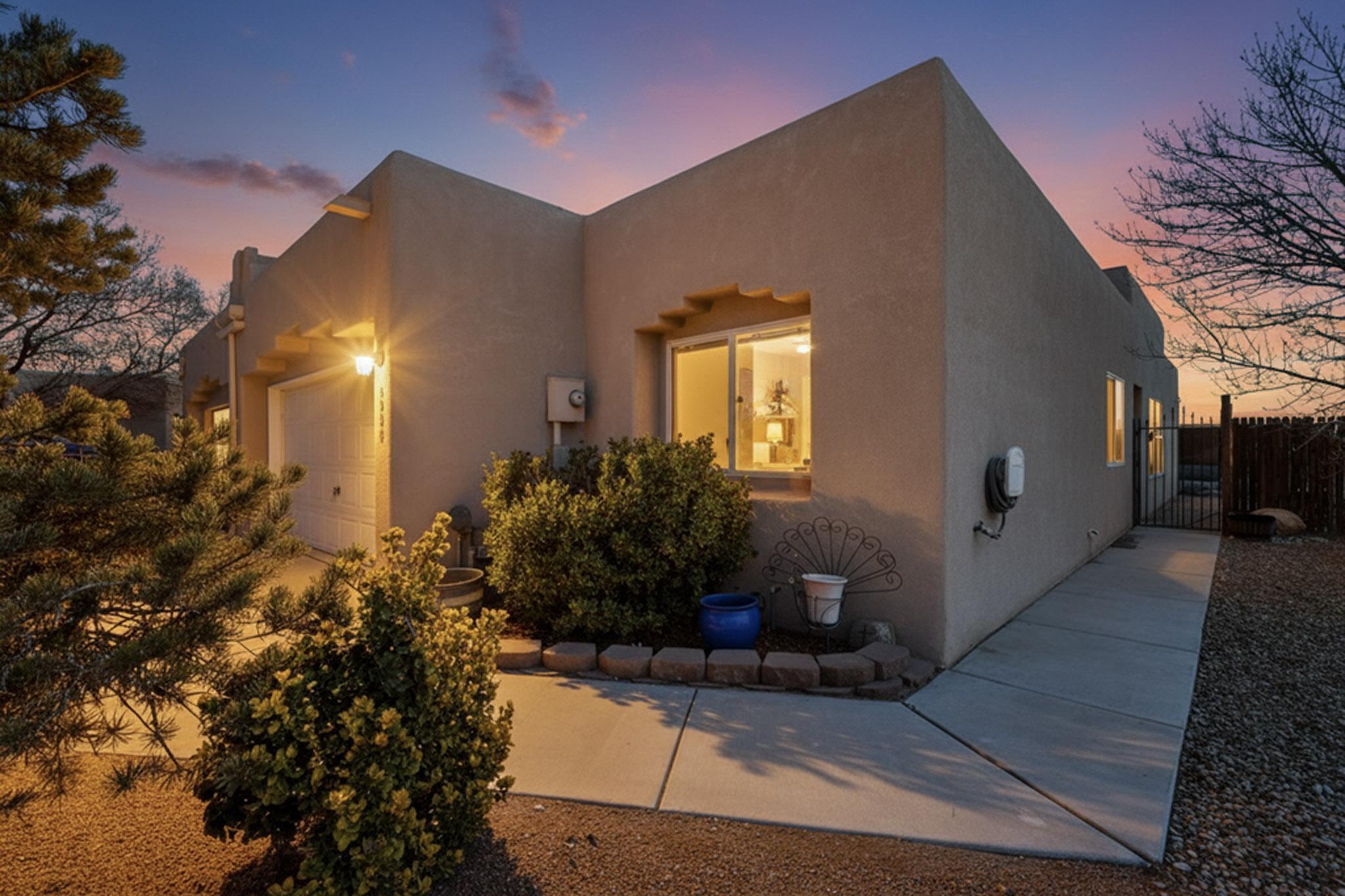 5900 Camino De La Luna NW