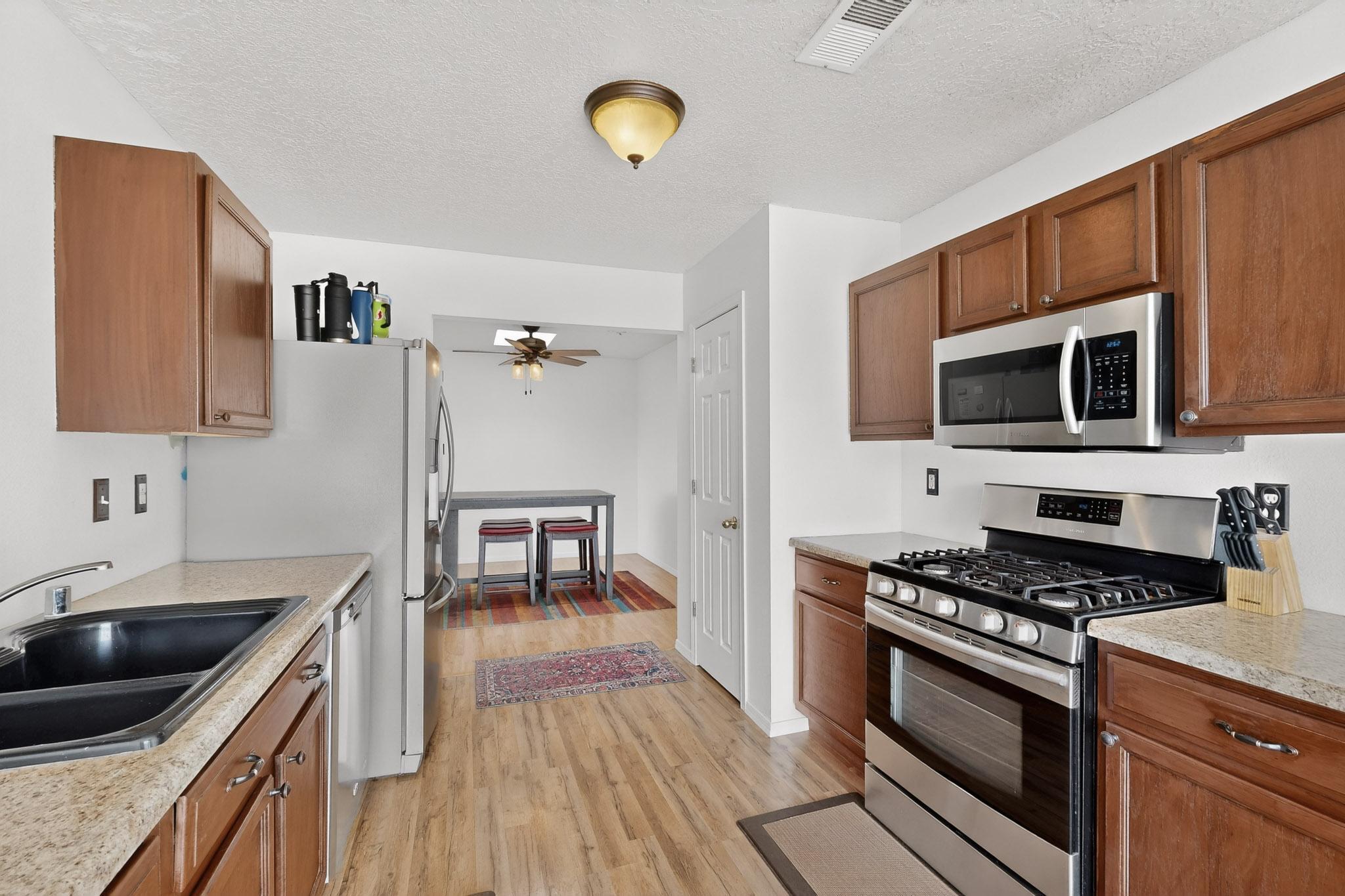 5900 Camino De La Luna NW