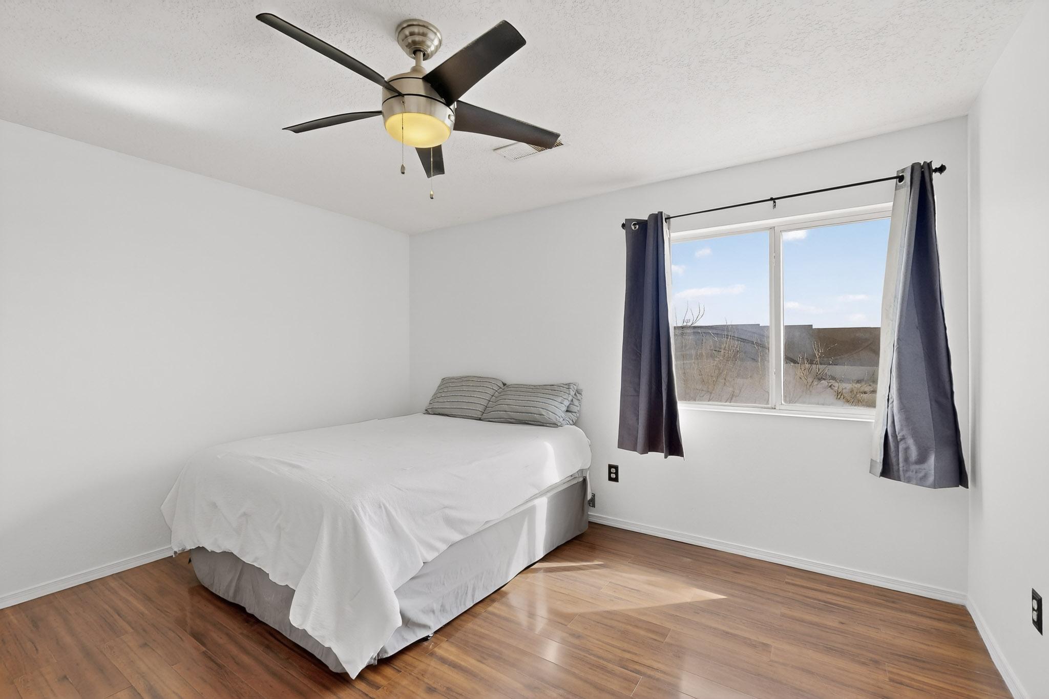 5900 Camino De La Luna NW