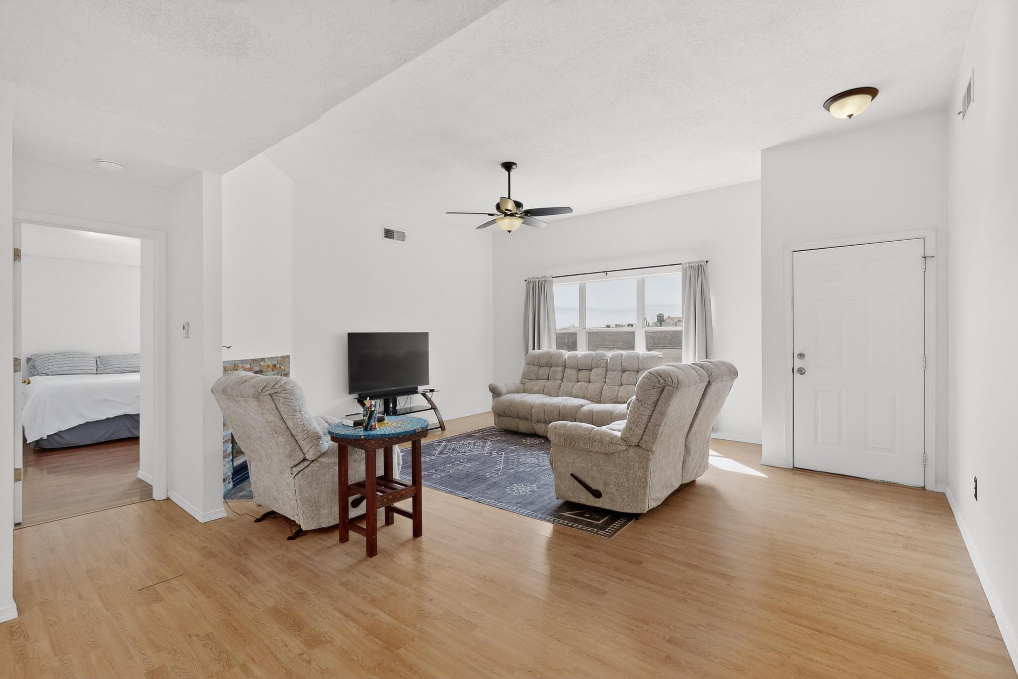 5900 Camino De La Luna NW