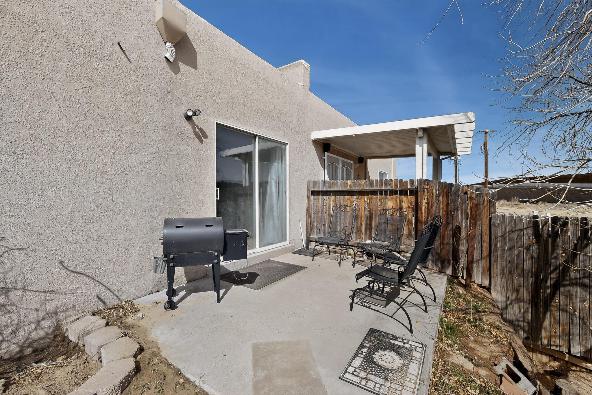 5900 Camino De La Luna NW