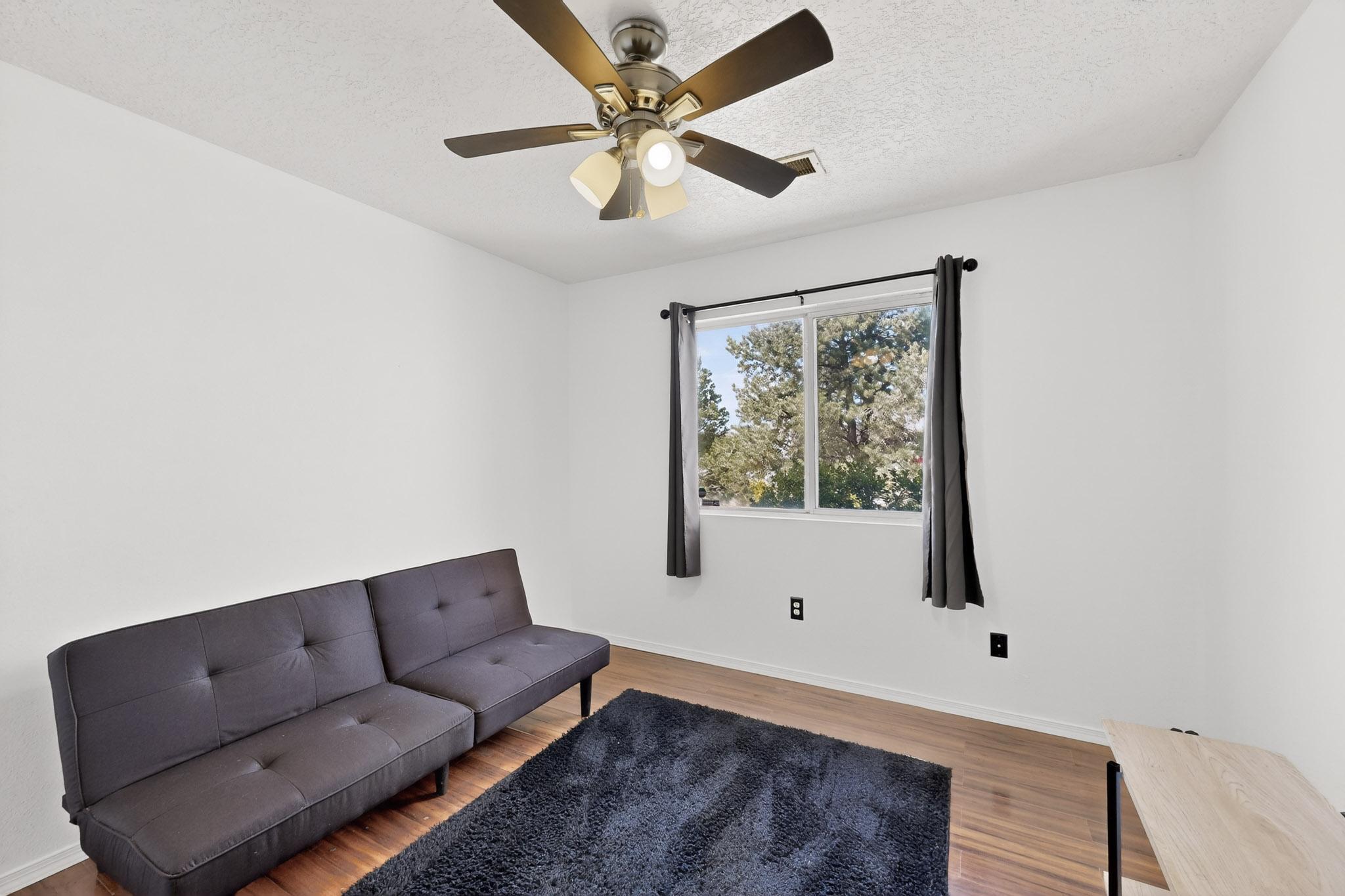 5900 Camino De La Luna NW