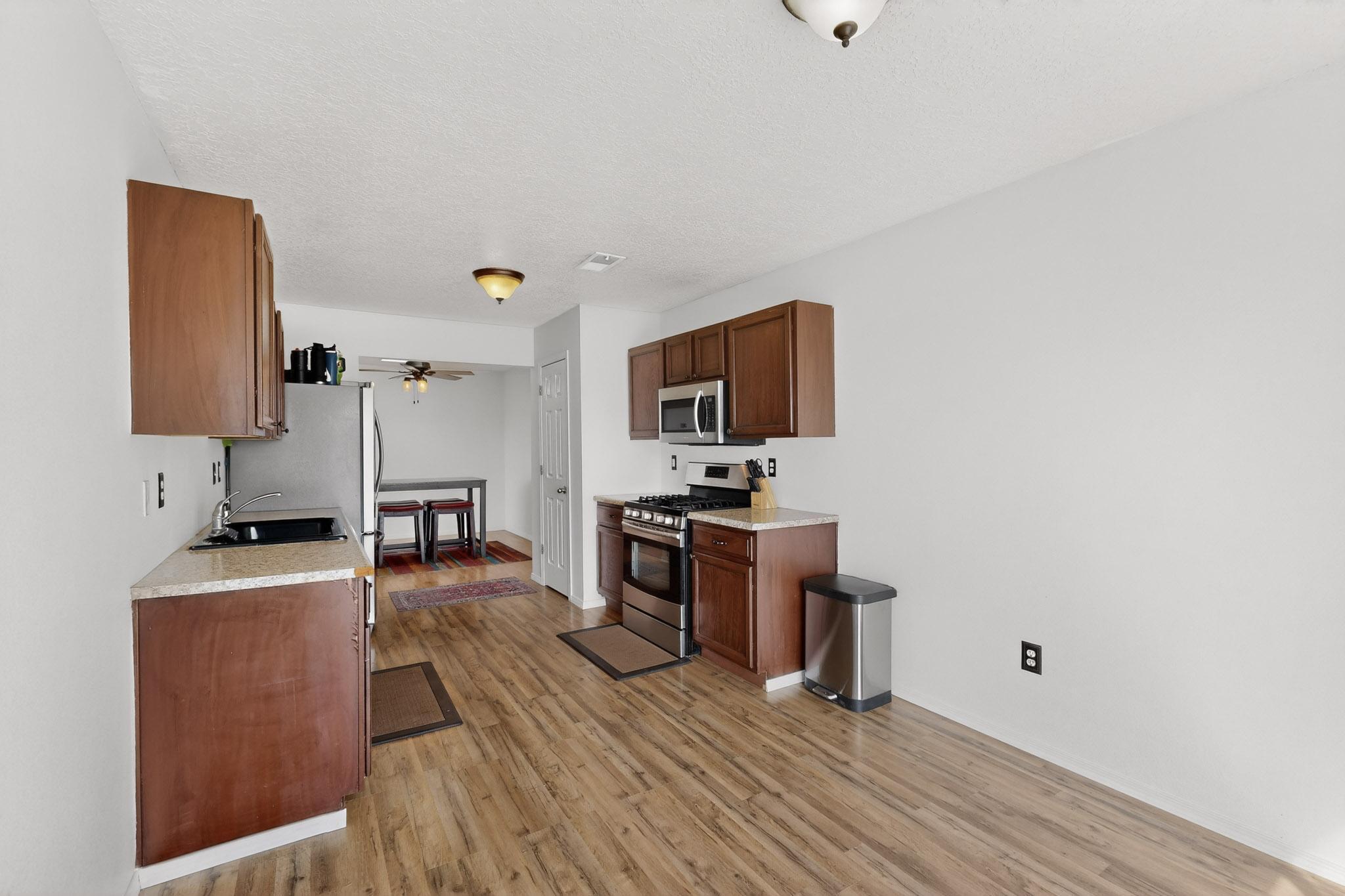 5900 Camino De La Luna NW