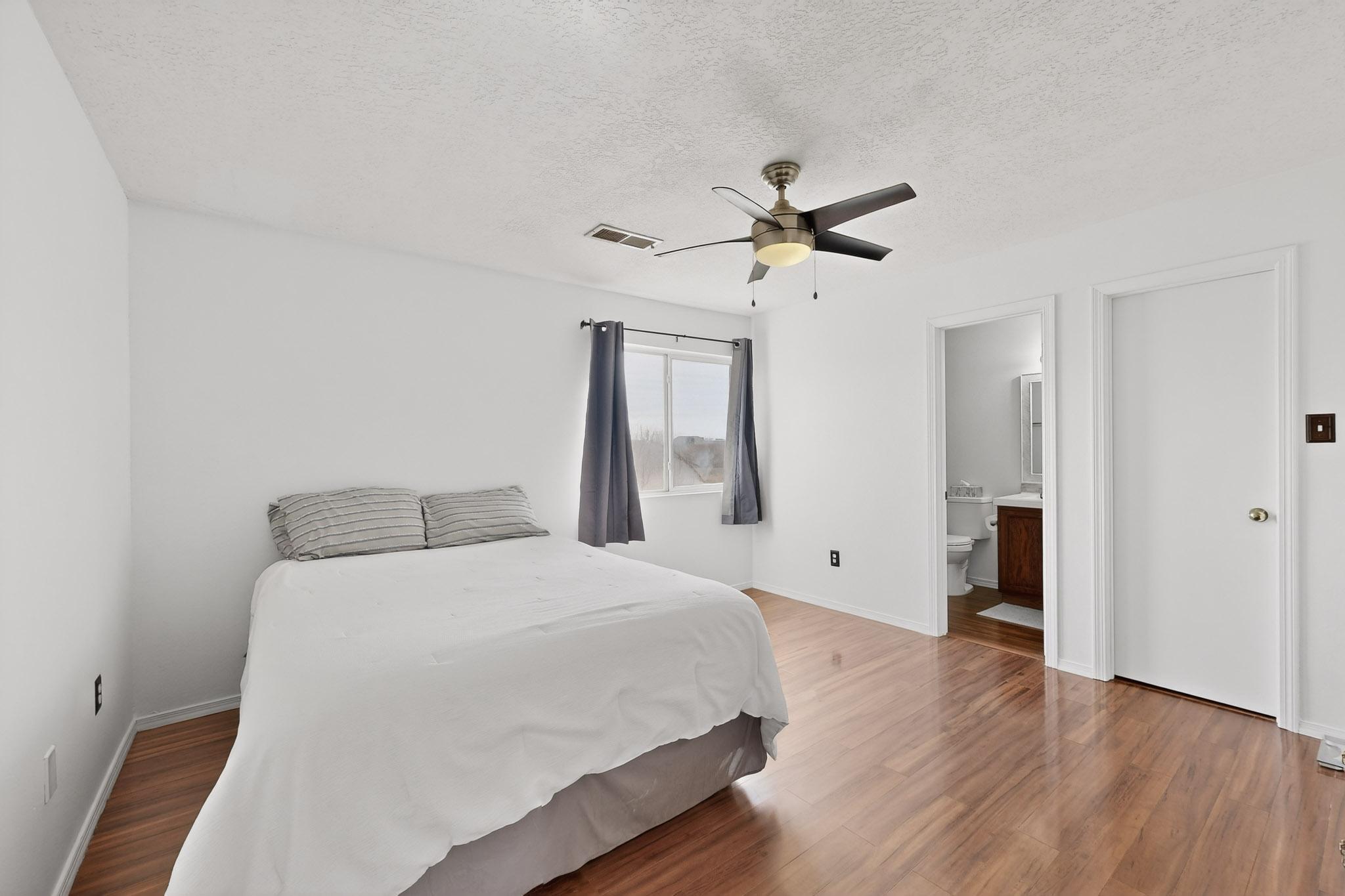 5900 Camino De La Luna NW