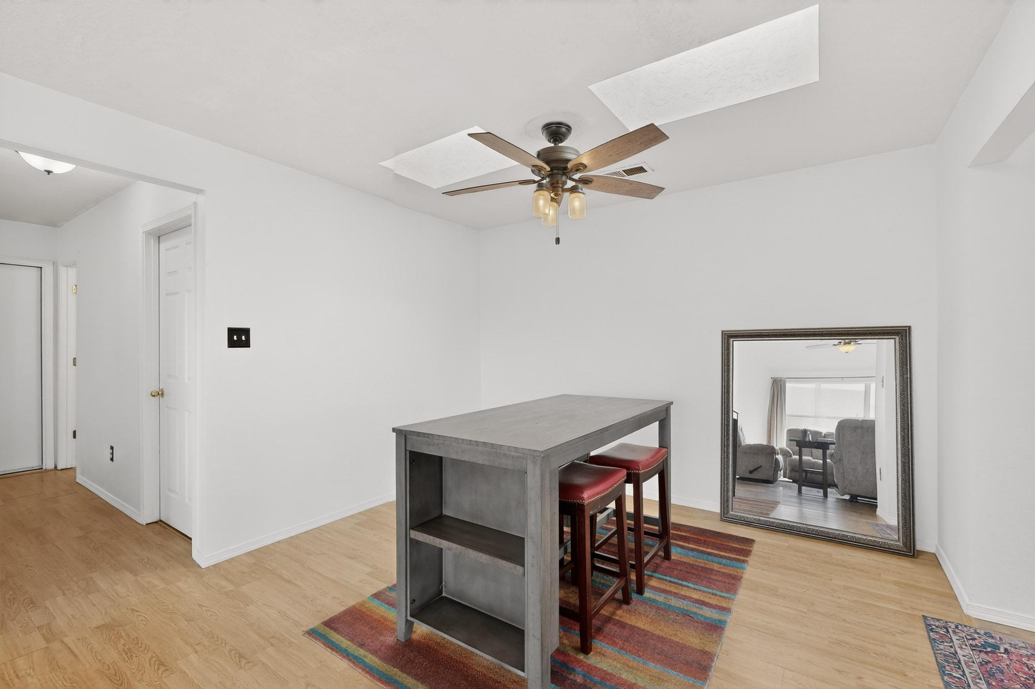 5900 Camino De La Luna NW