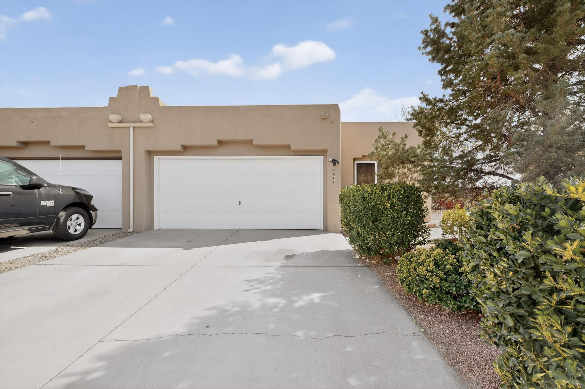 5900 Camino De La Luna NW