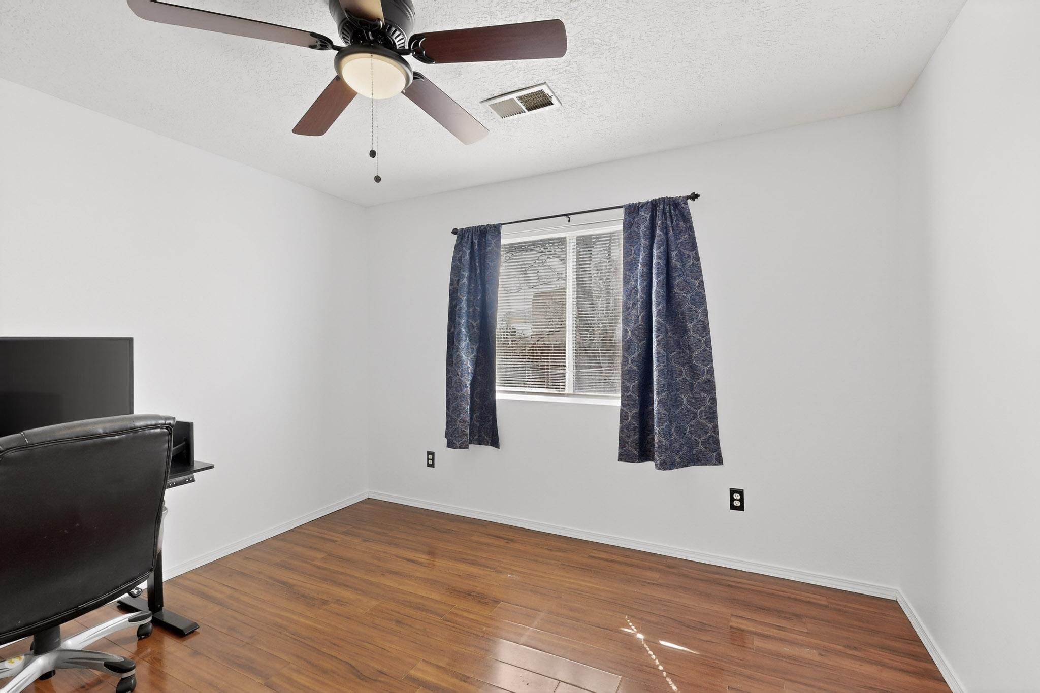 5900 Camino De La Luna NW