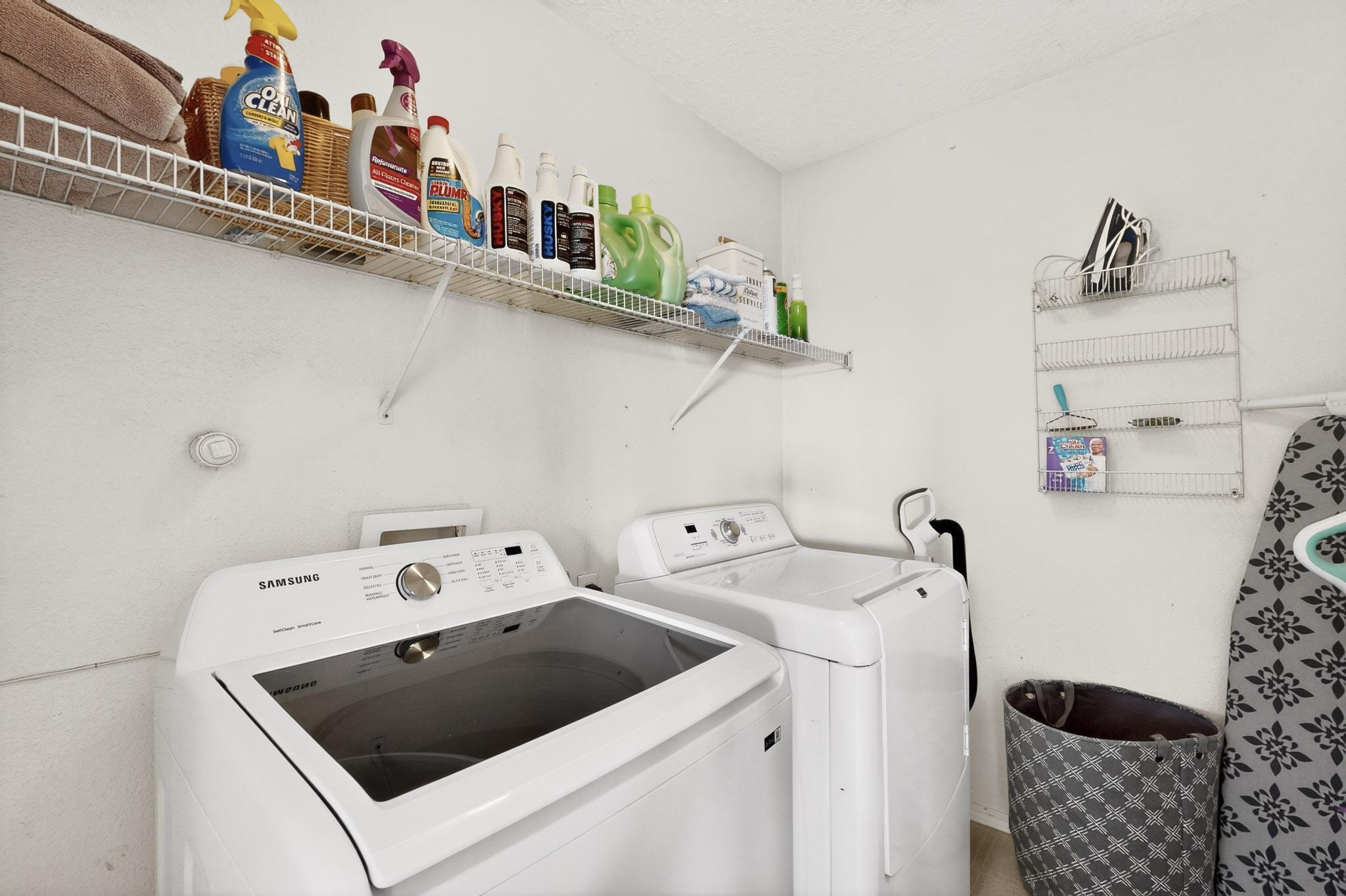 5900 Camino De La Luna NW