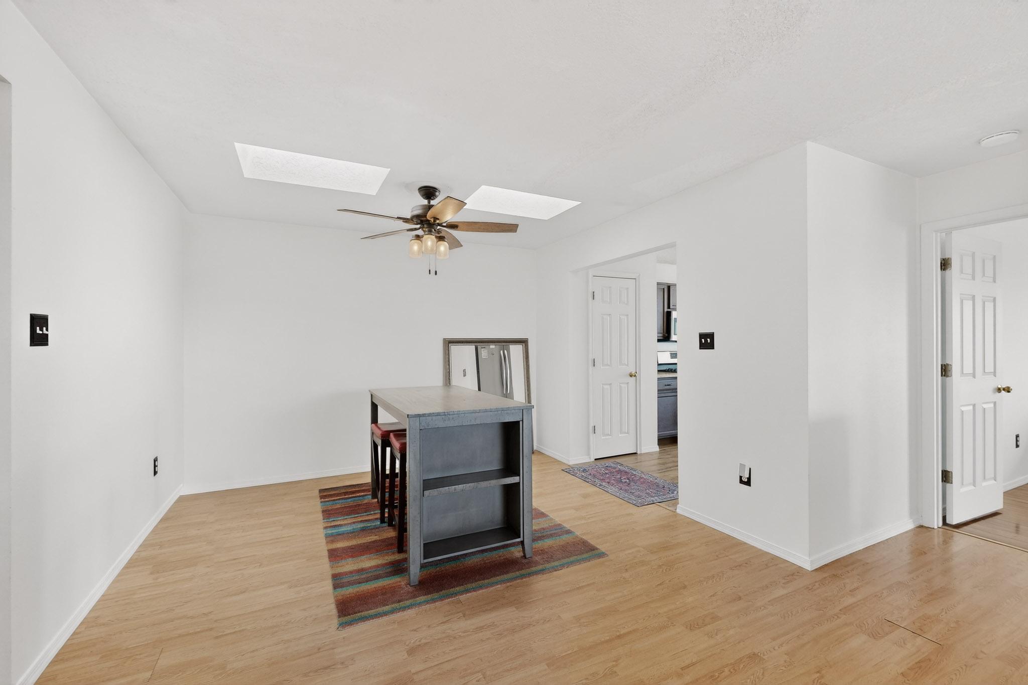 5900 Camino De La Luna NW