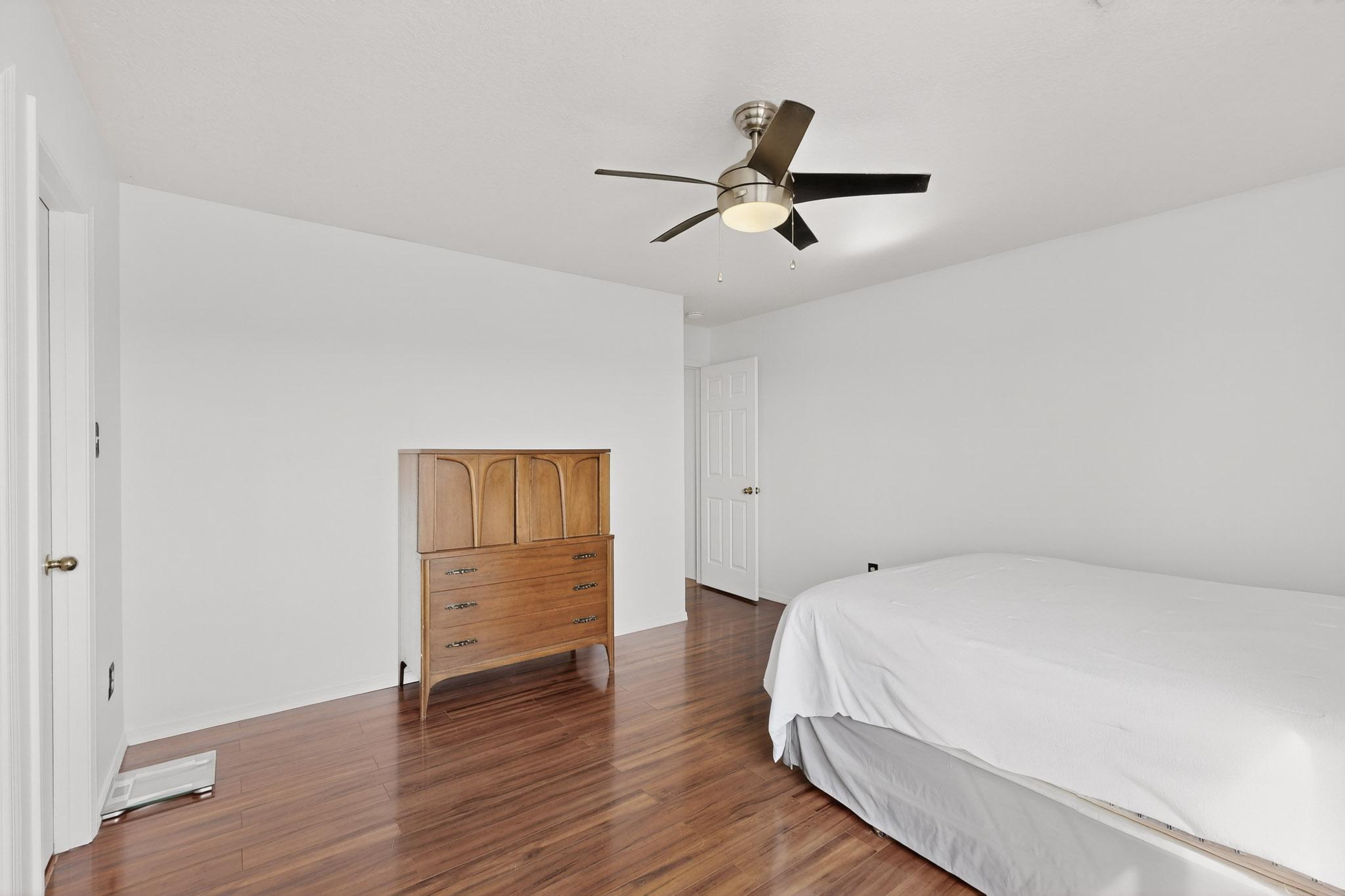 5900 Camino De La Luna NW