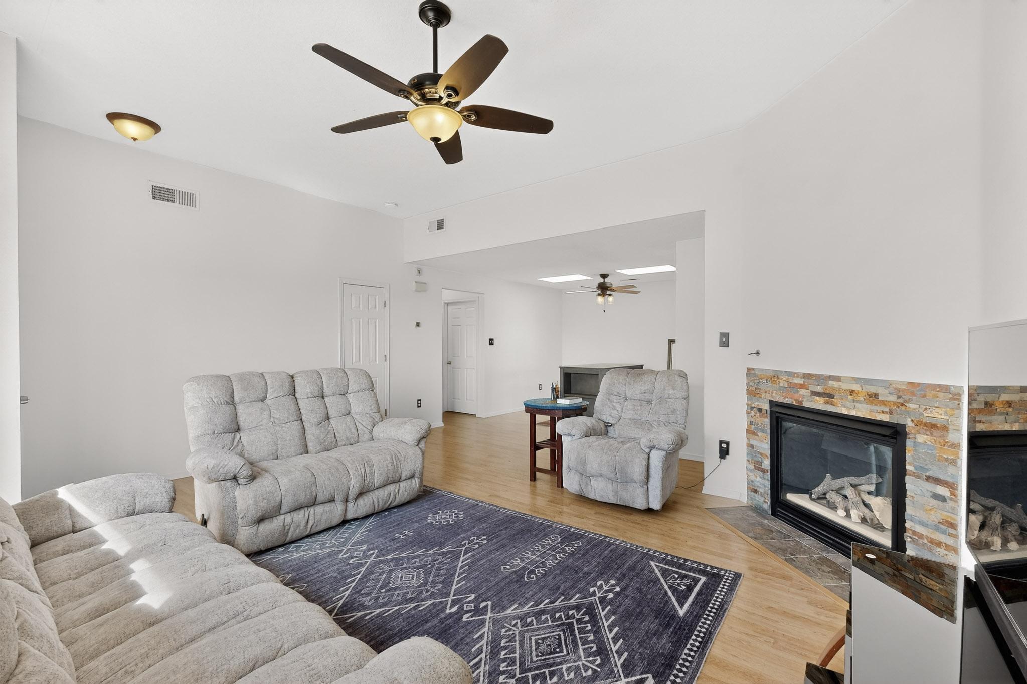 5900 Camino De La Luna NW