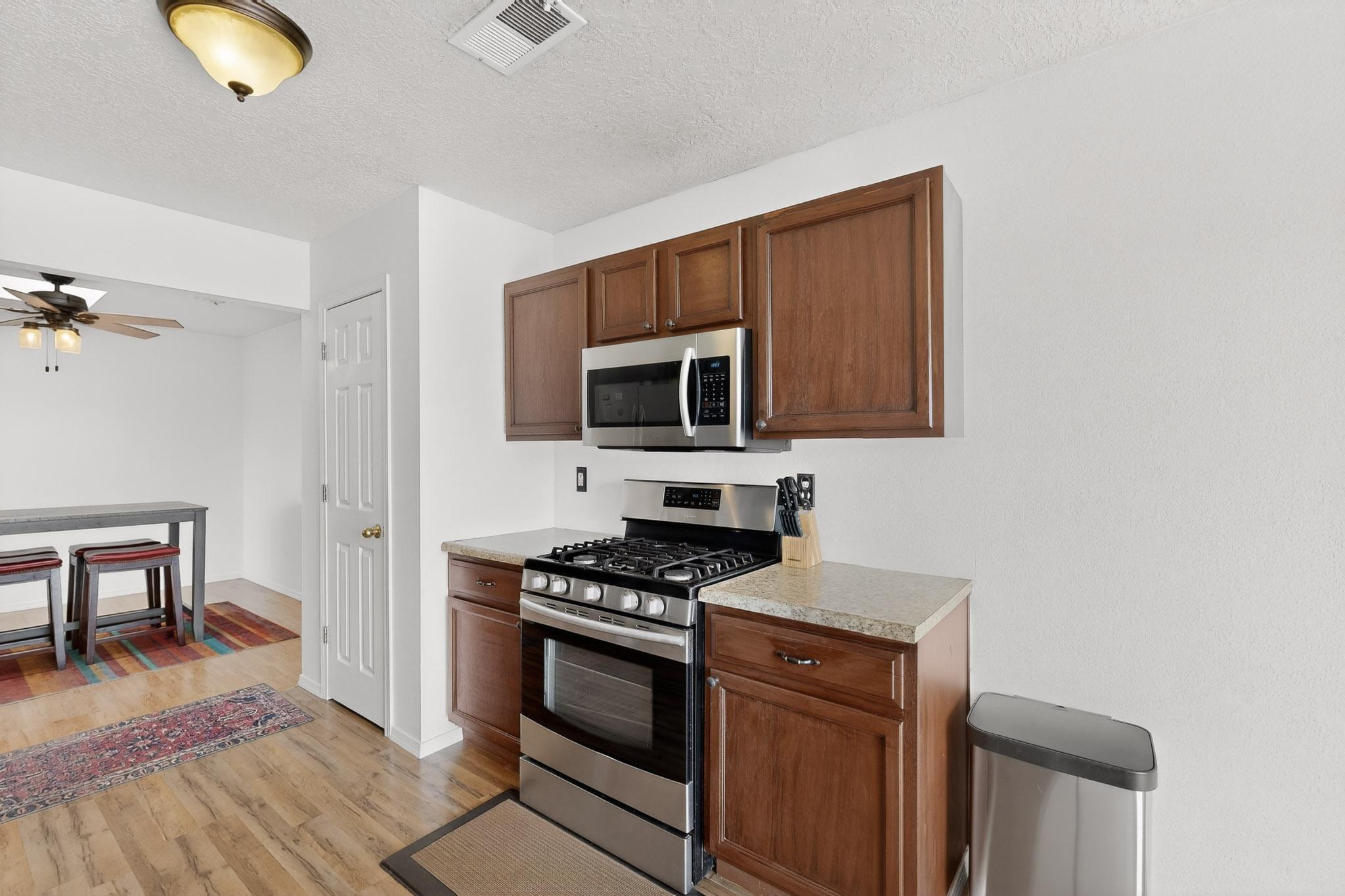 5900 Camino De La Luna NW