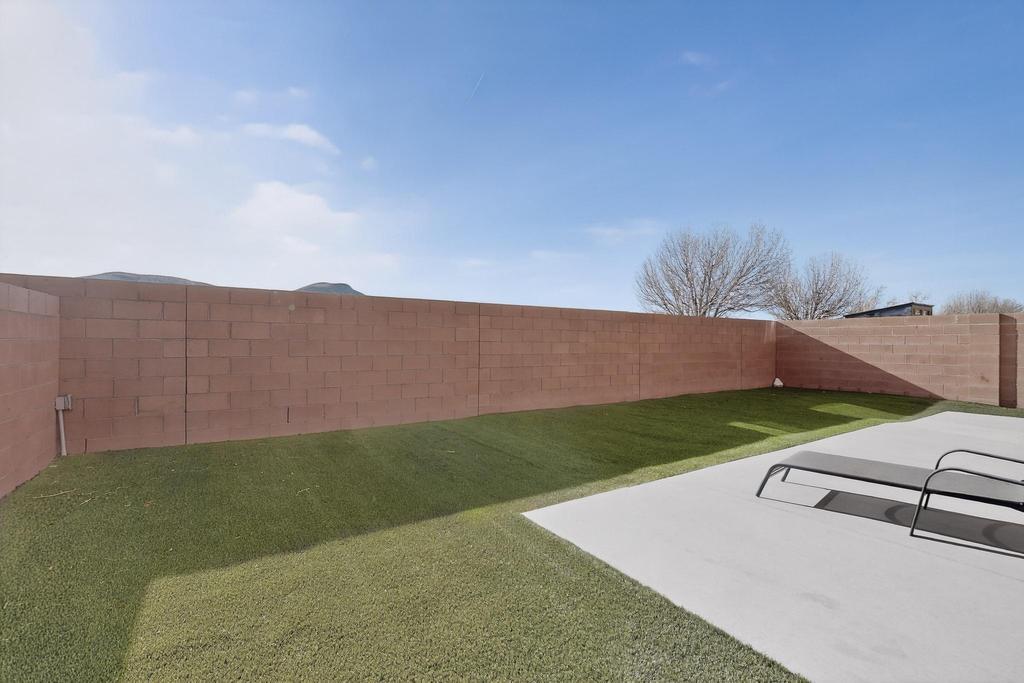 860 Firewheel Loop SW