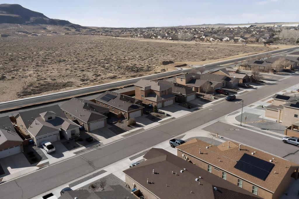 860 Firewheel Loop SW