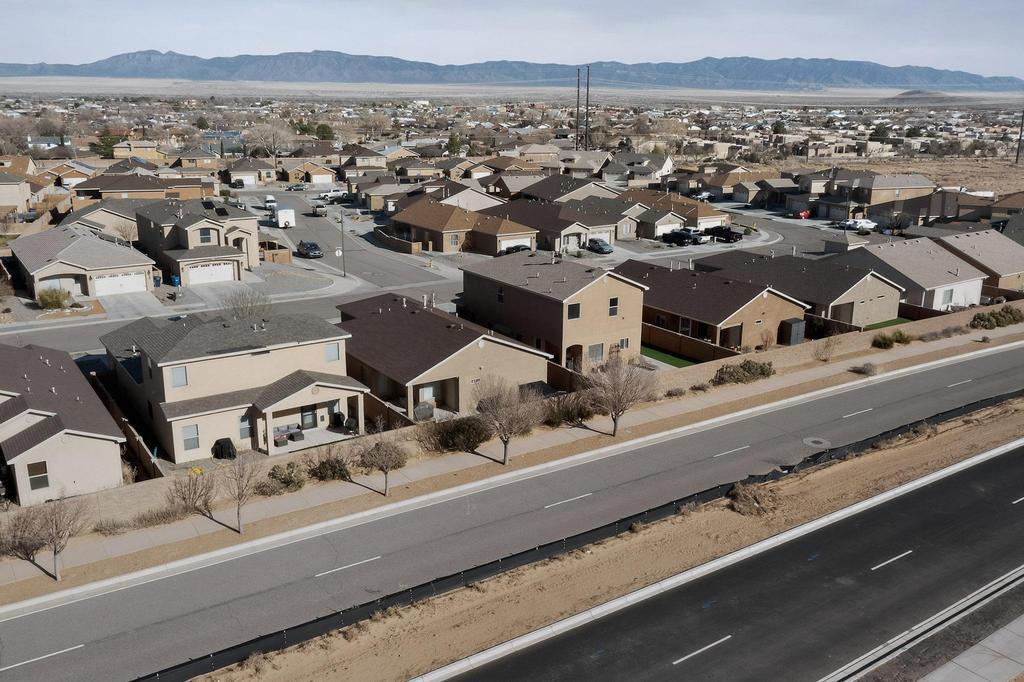 860 Firewheel Loop SW