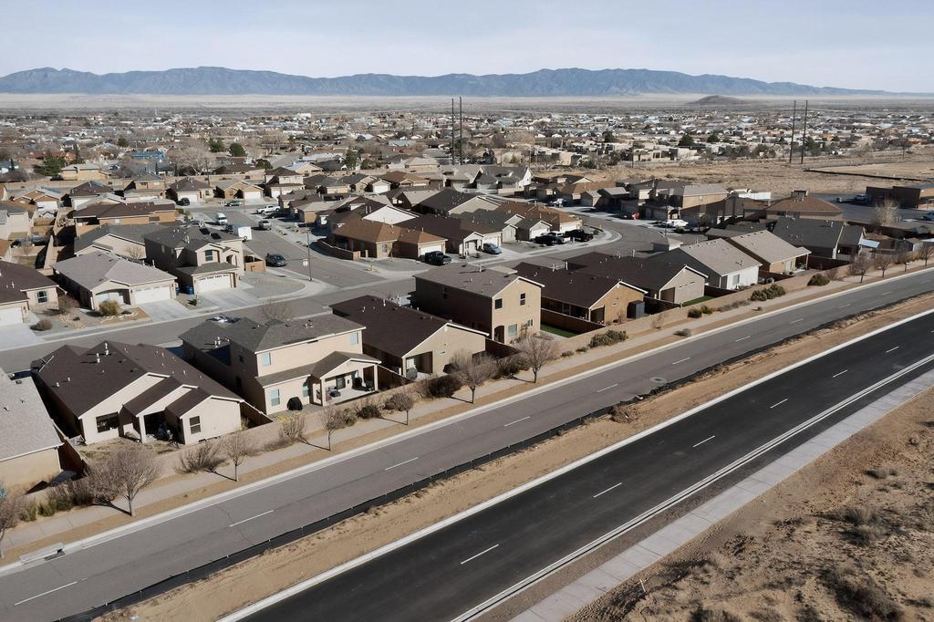 860 Firewheel Loop SW