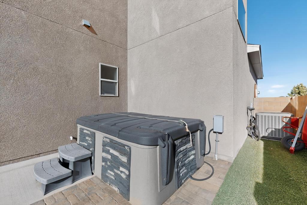 860 Firewheel Loop SW