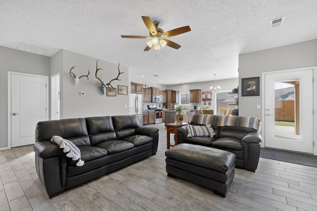 860 Firewheel Loop SW