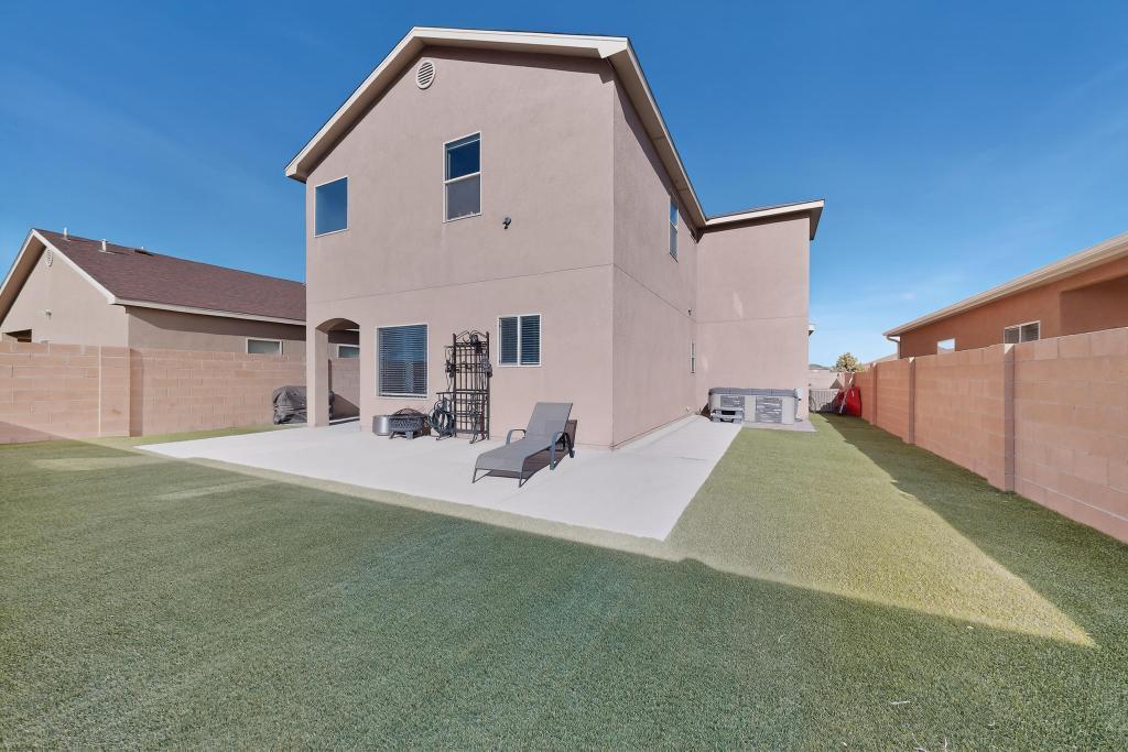 860 Firewheel Loop SW