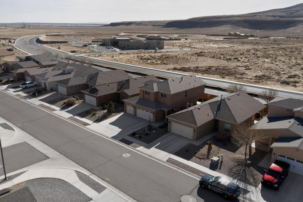 860 Firewheel Loop SW