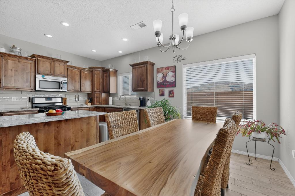 860 Firewheel Loop SW